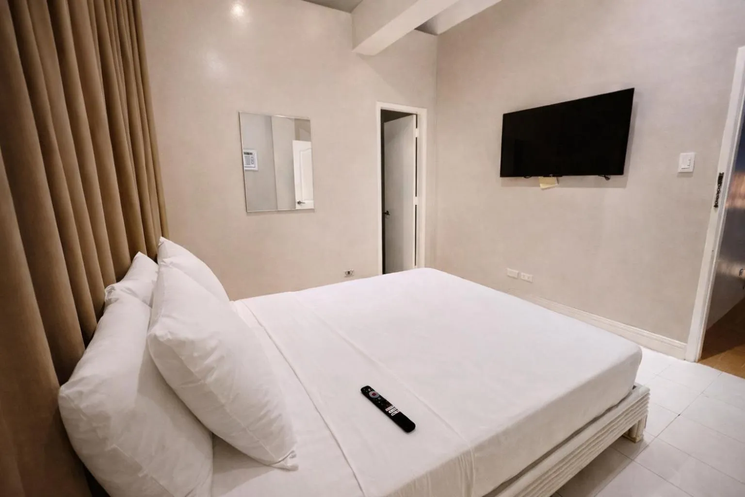 Bedroom, Bed in Red Coco Inn de Boracay