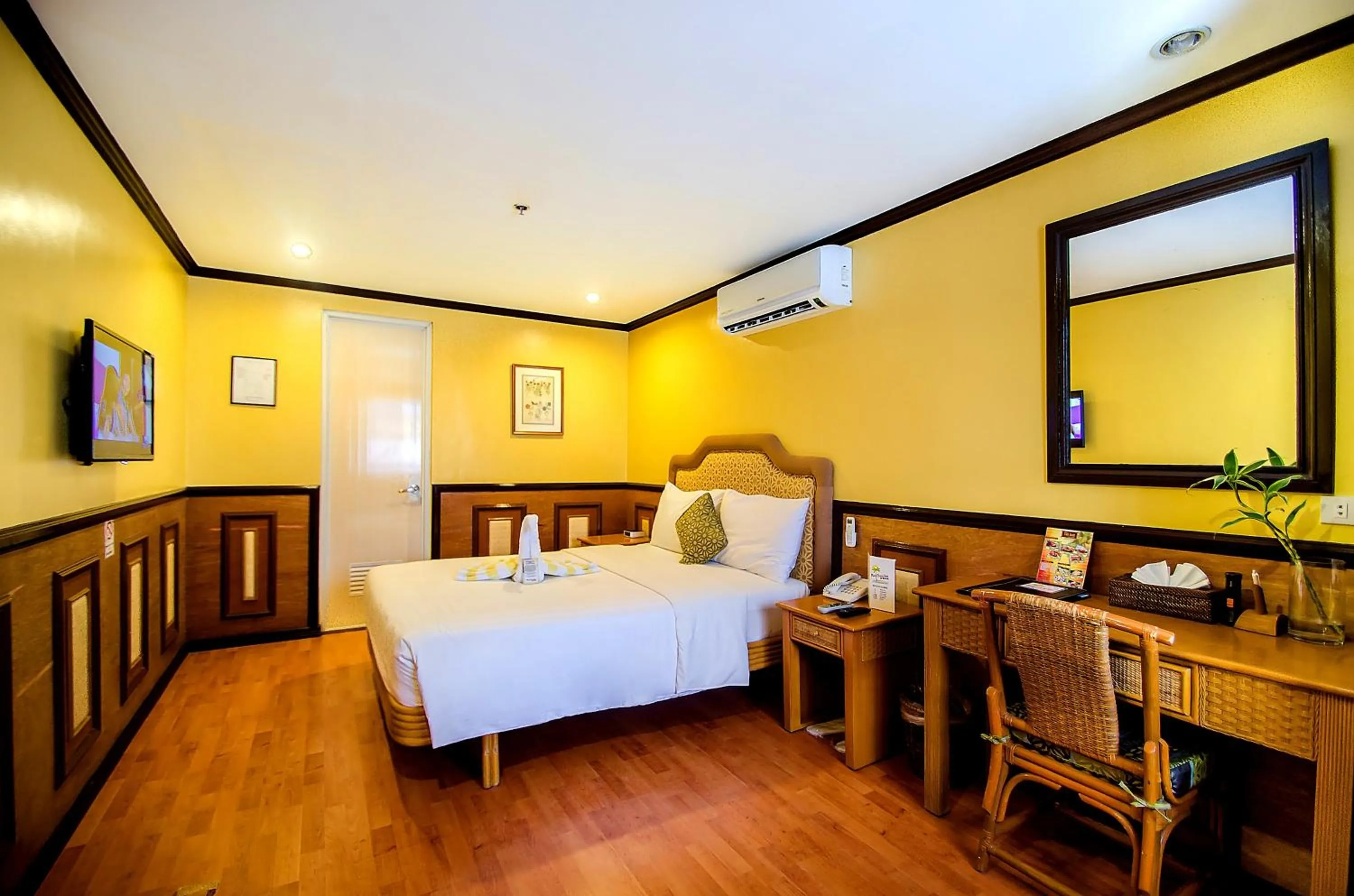 Bedroom, Bed in Red Coco Inn de Boracay