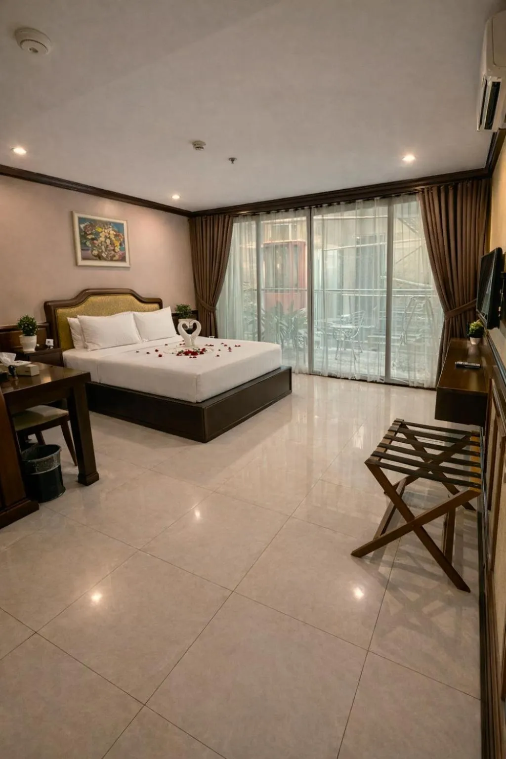 Bedroom, Bed in Red Coco Inn de Boracay