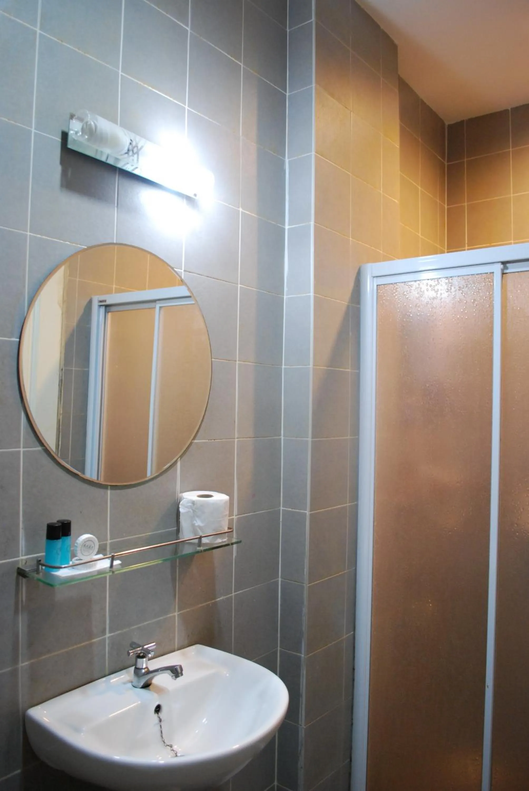 Bathroom in Akar Beach Resort