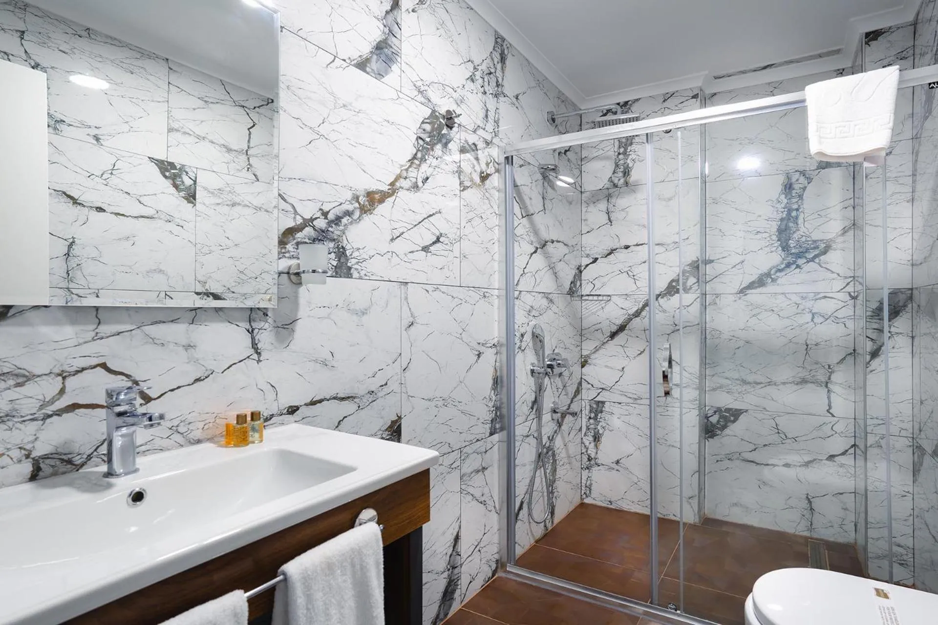 Toilet in Berlin Suite Hotel Trabzon