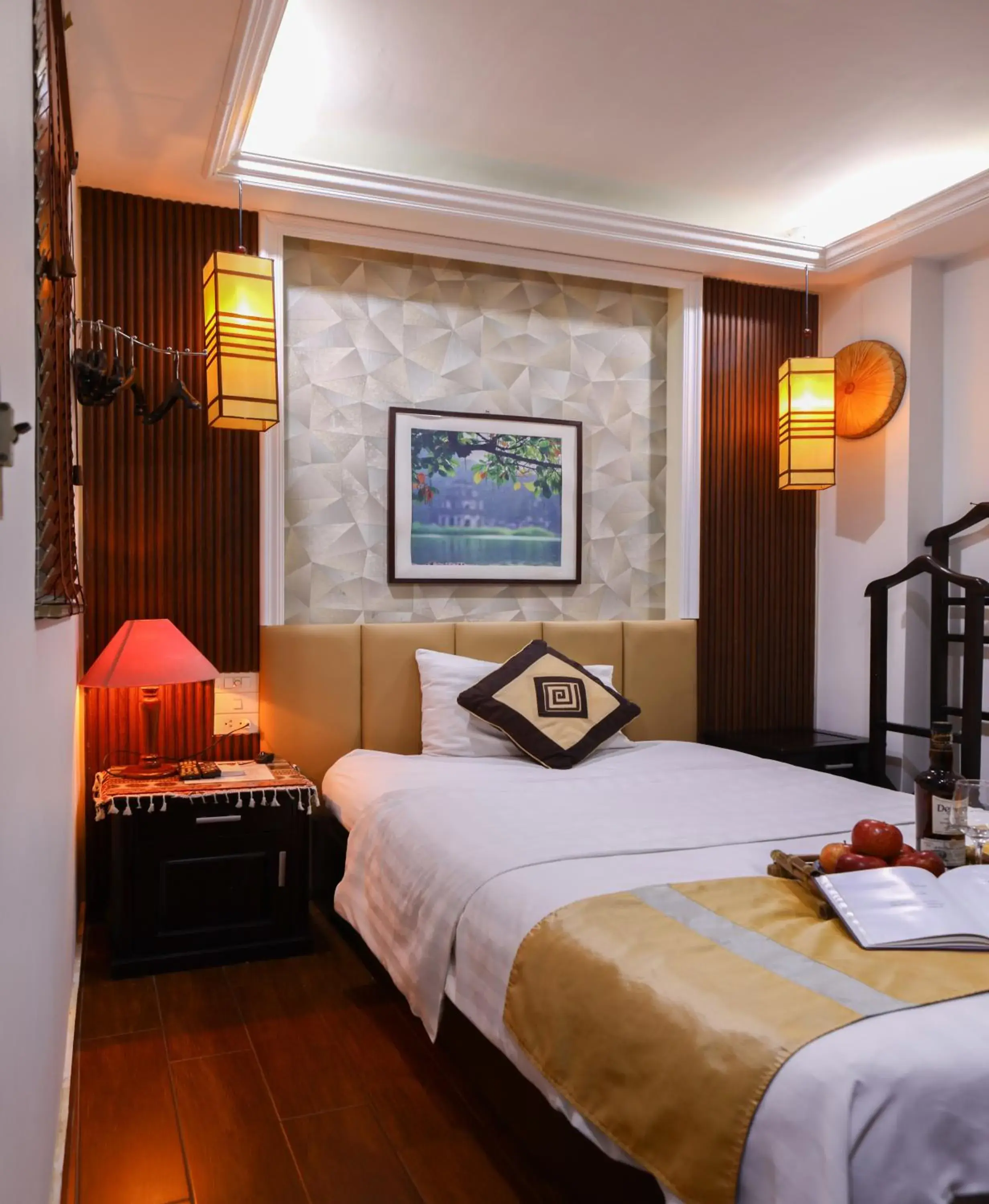 Single Room with Private Bathroom in Art Hotel Ha Noi Single Room with Private Bathroom in Art Hotel Ha Noi