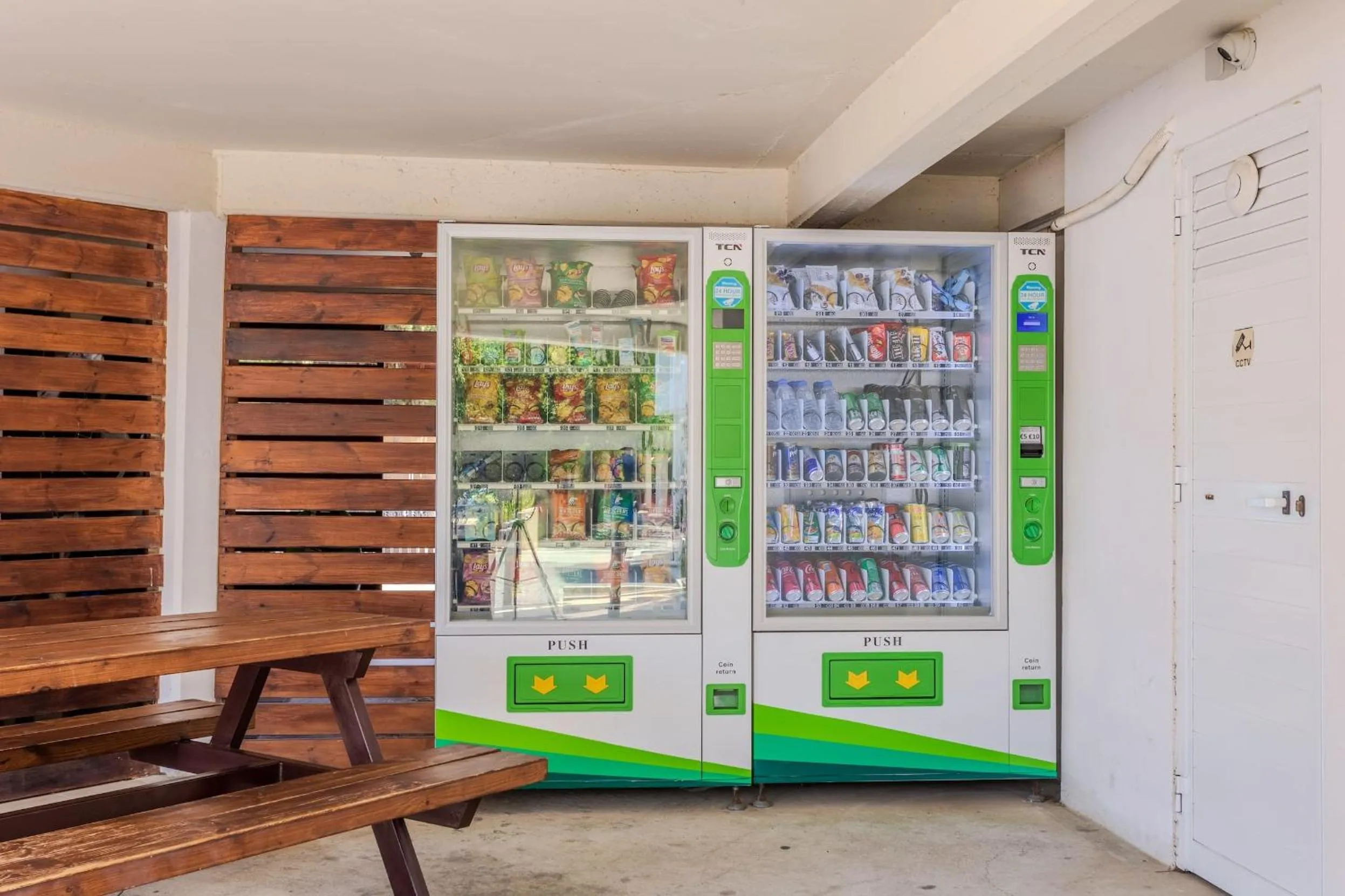 vending machine in Artemis Cynthia Complex