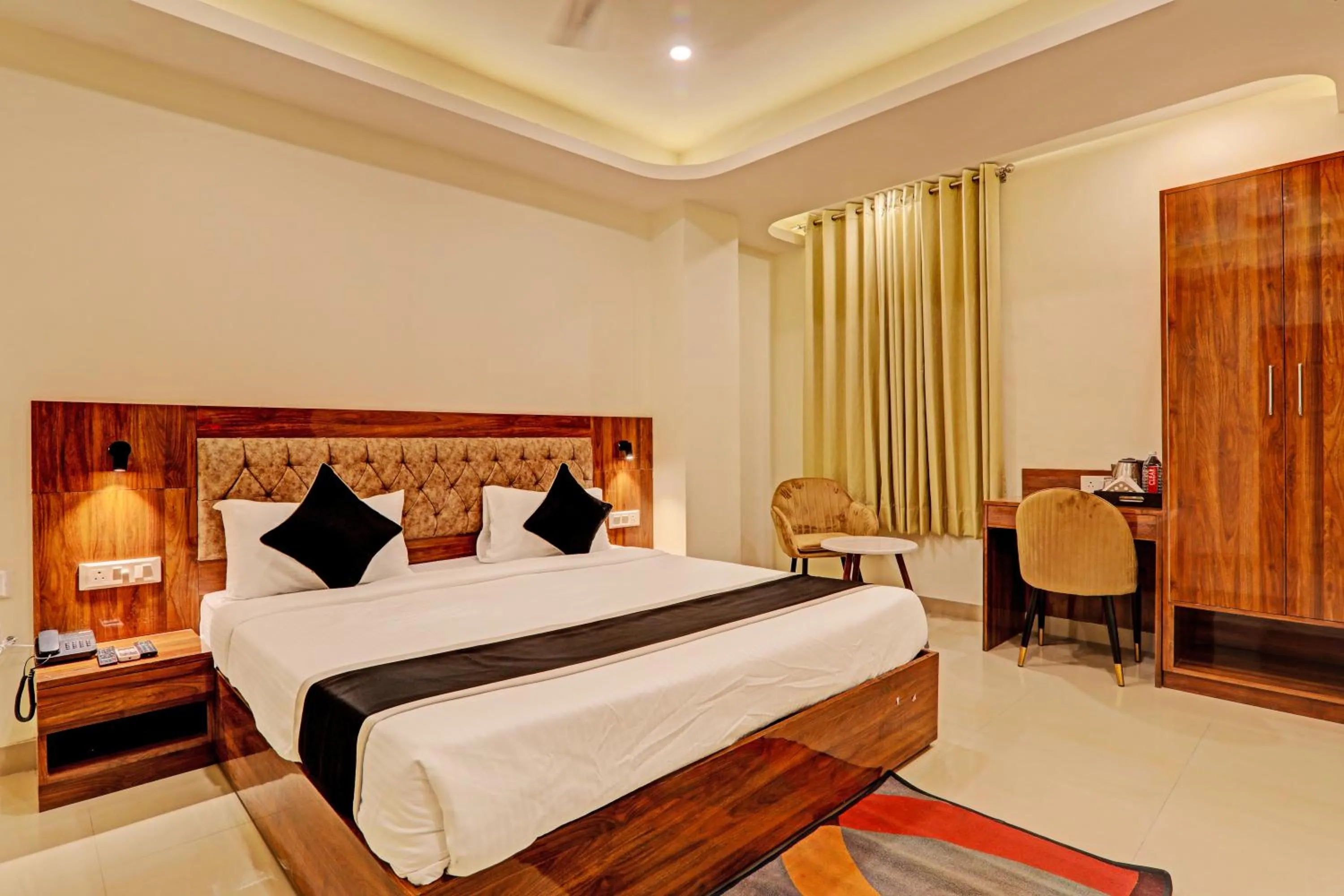 Bedroom, Bed in Hotel Heera Grand
