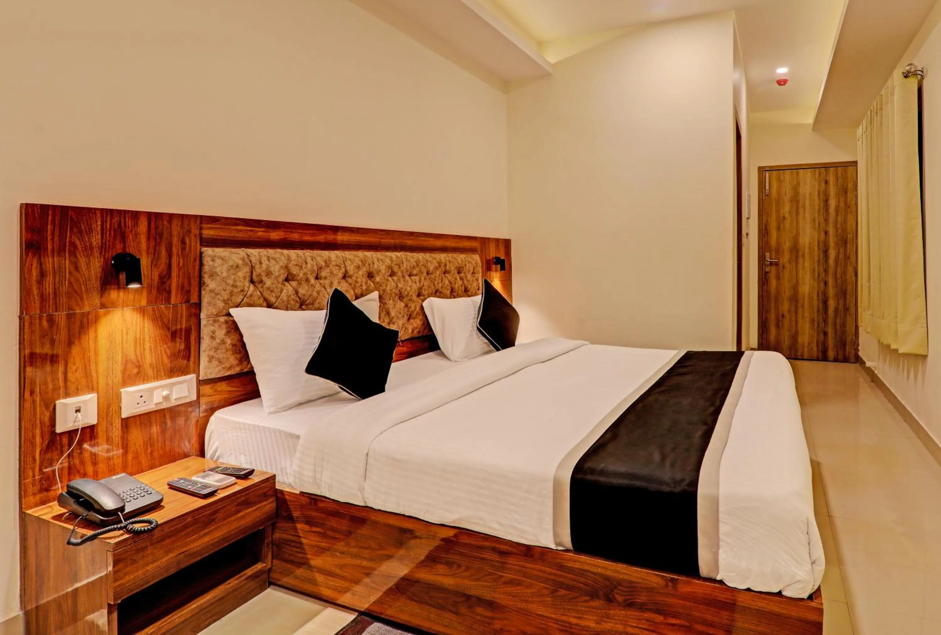 Bedroom, Bed in Hotel Heera Grand