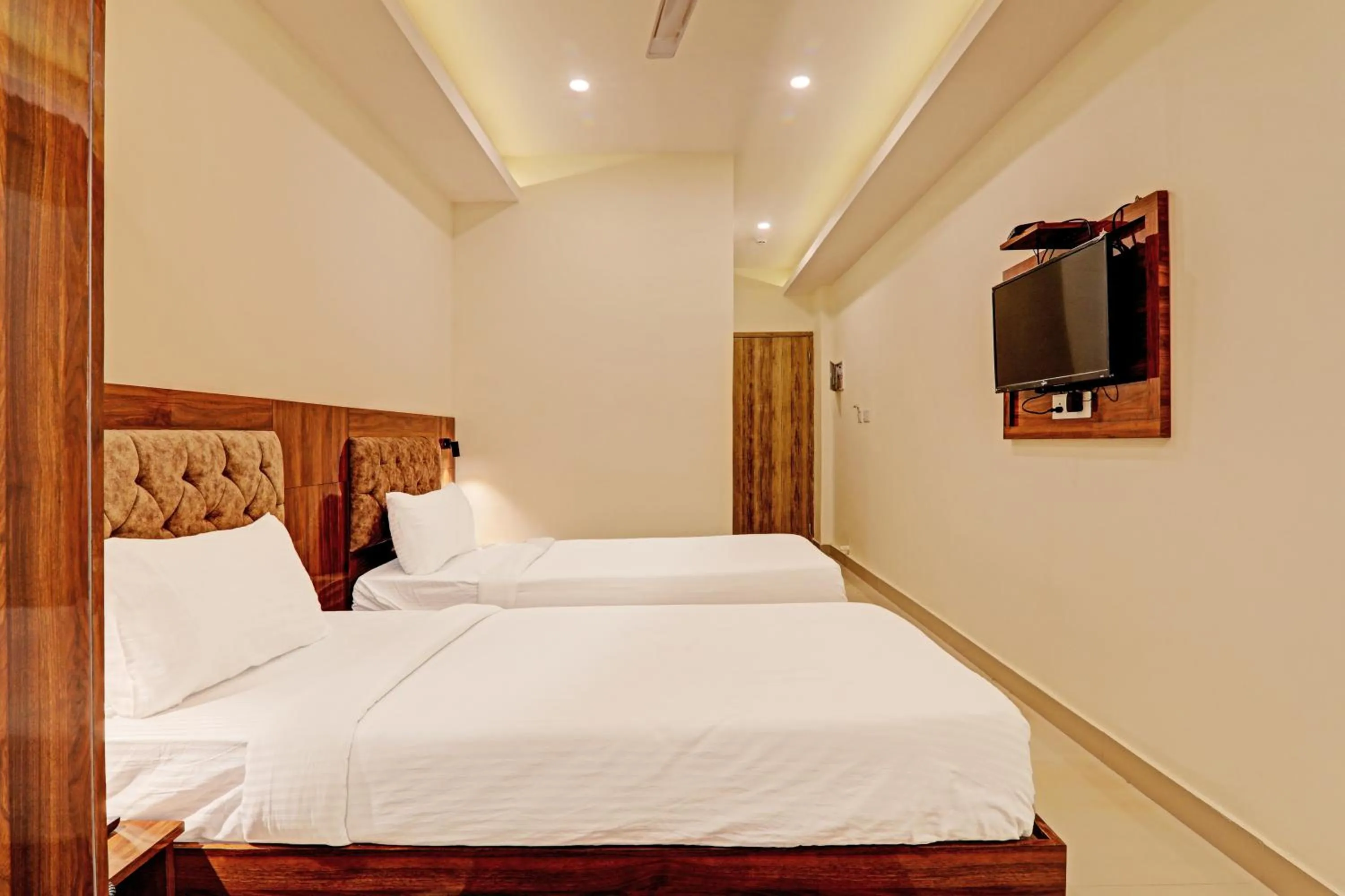 Bedroom, Bed in Hotel Heera Grand