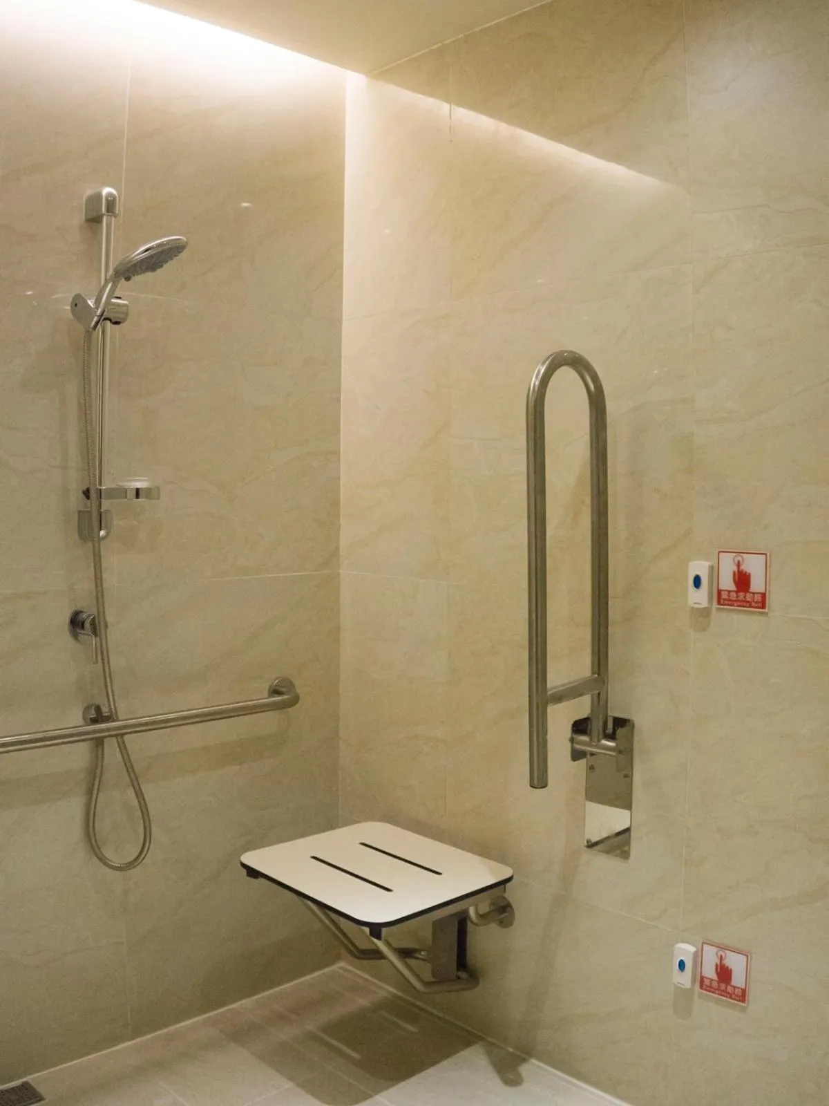 Shower in Hù House - Taipei