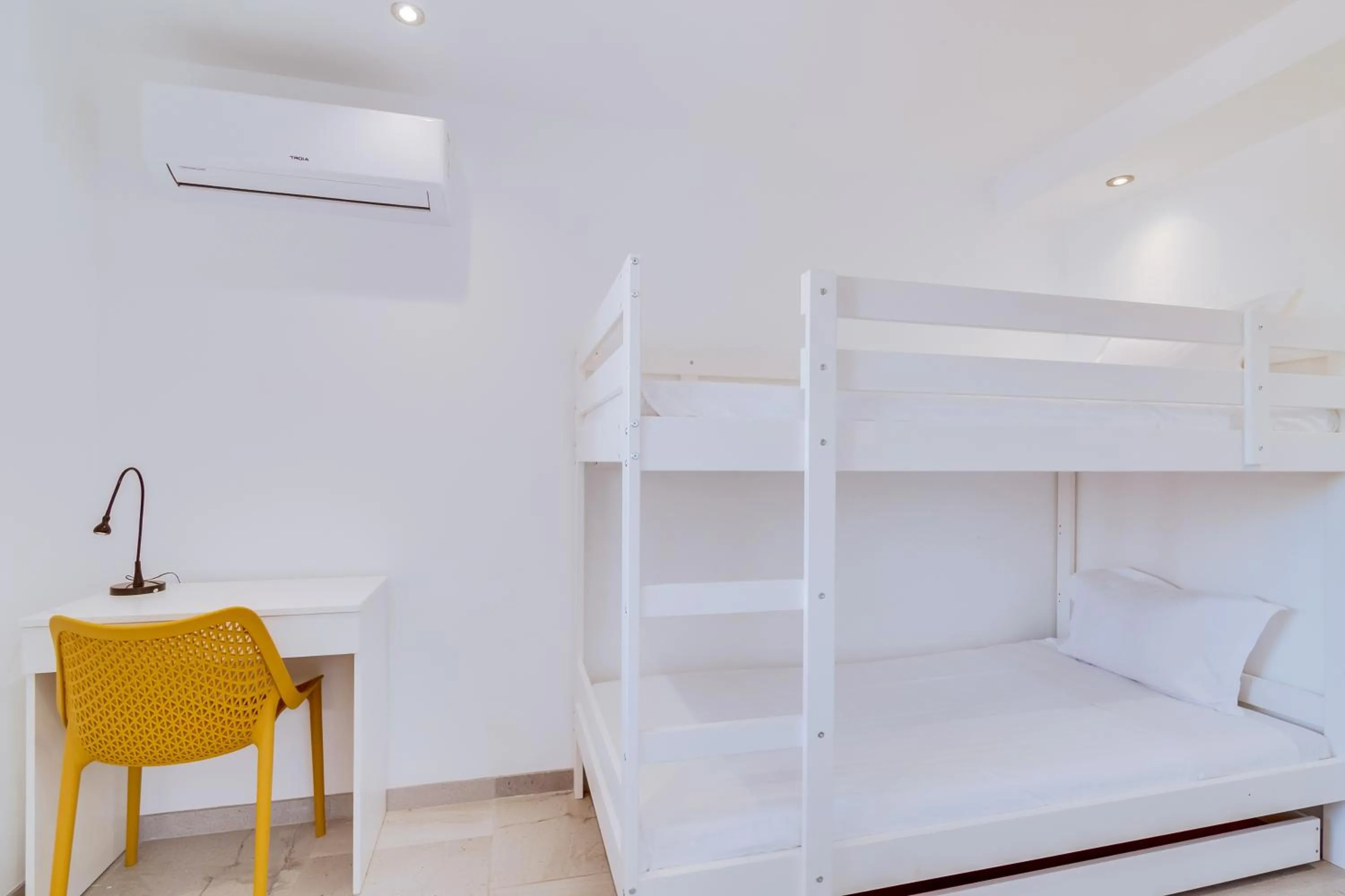 bunk bed, Bed in AL - Barracuda Village