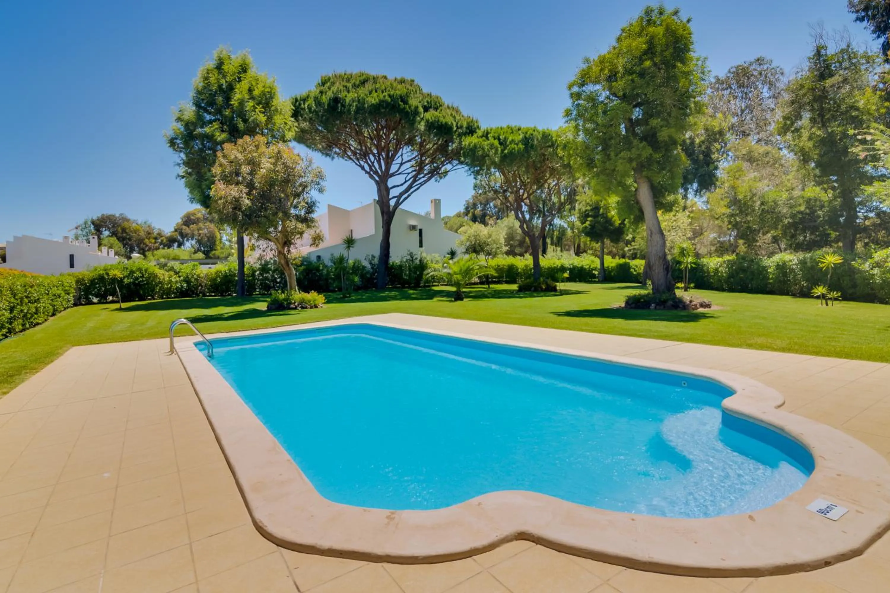 Swimming pool in AL - Barracuda Village