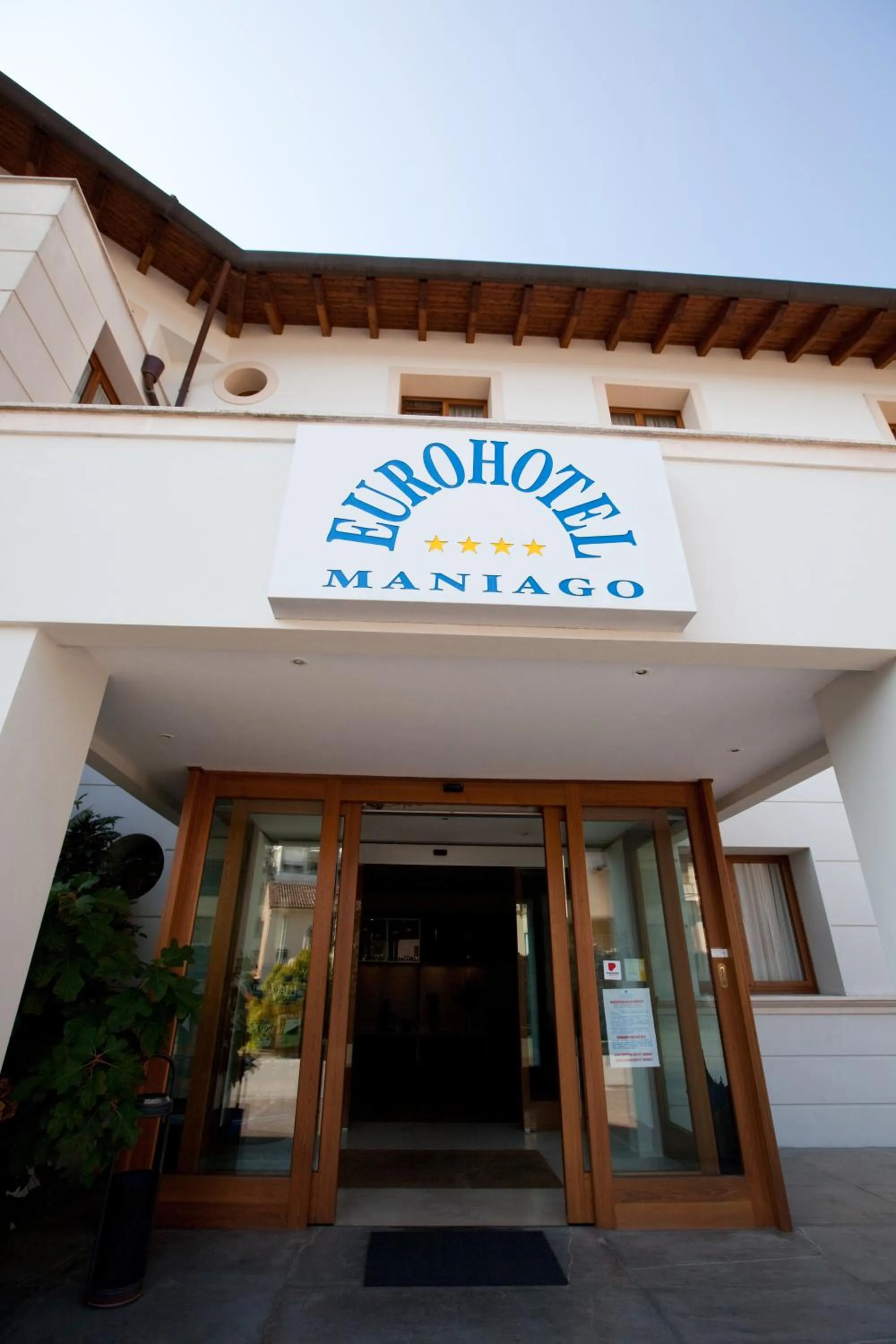 Facade/entrance in Eurohotel Palace Maniago