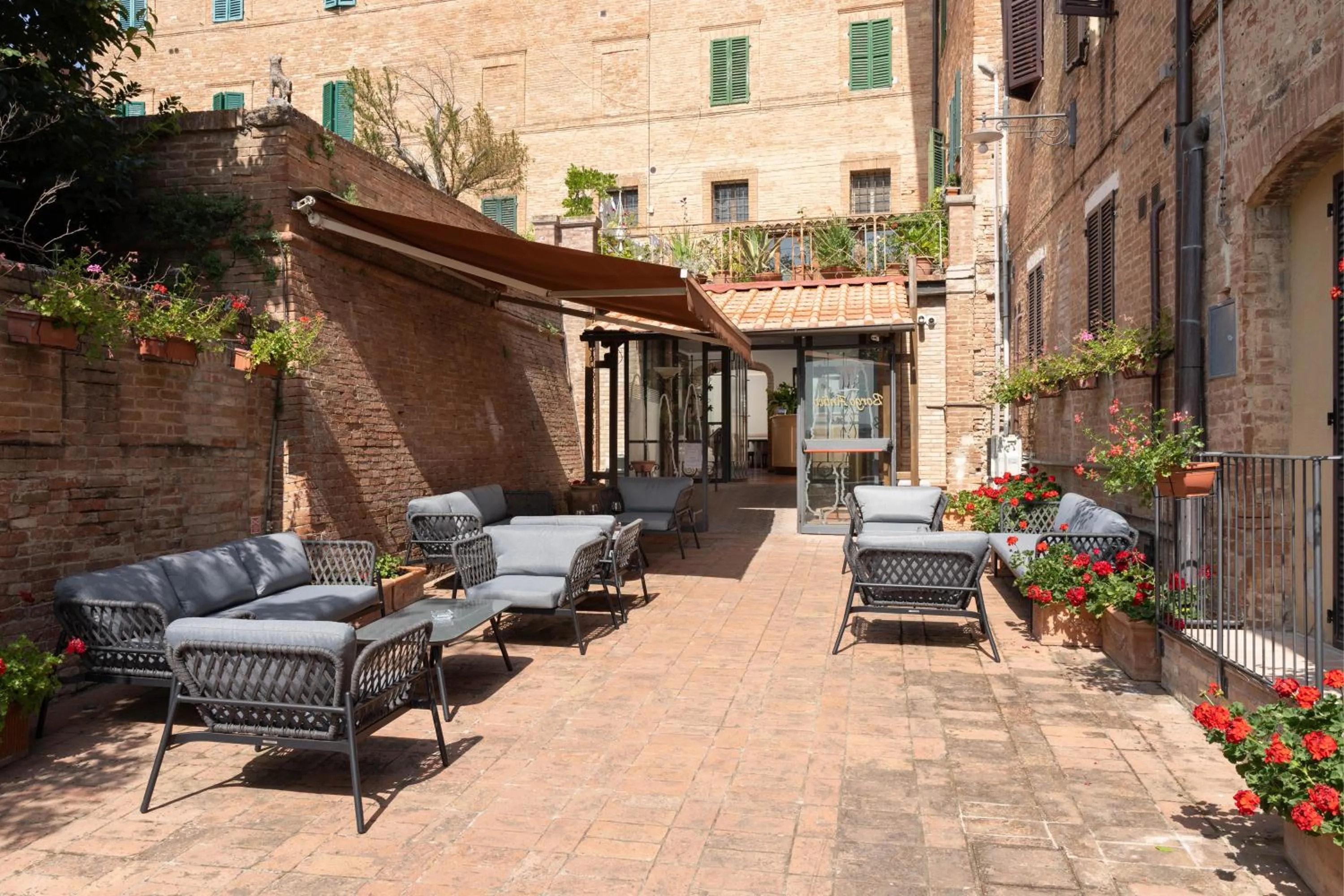 Property building in Hotel Ristorante Borgo Antico