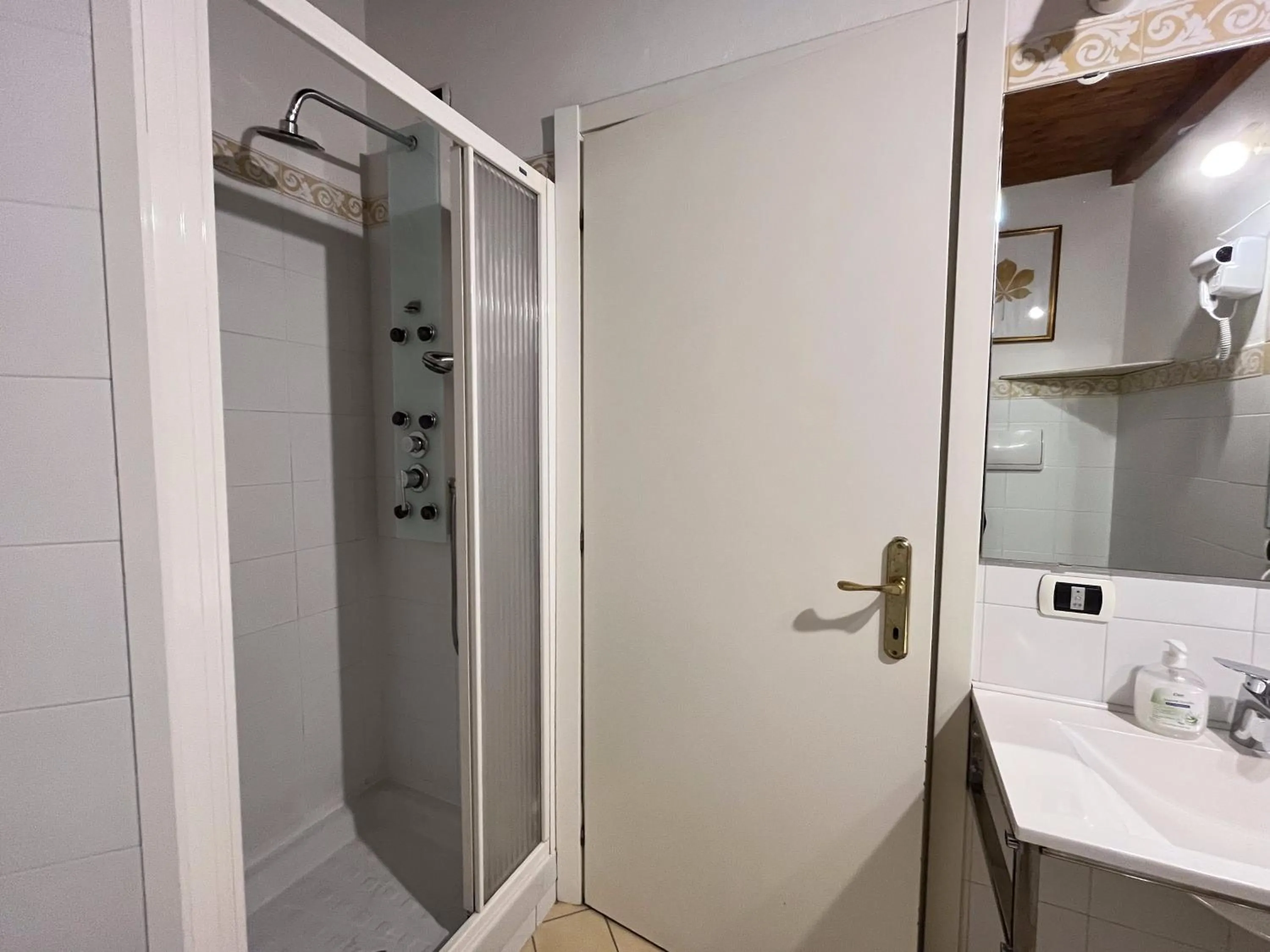 Shower in Al Tuscany