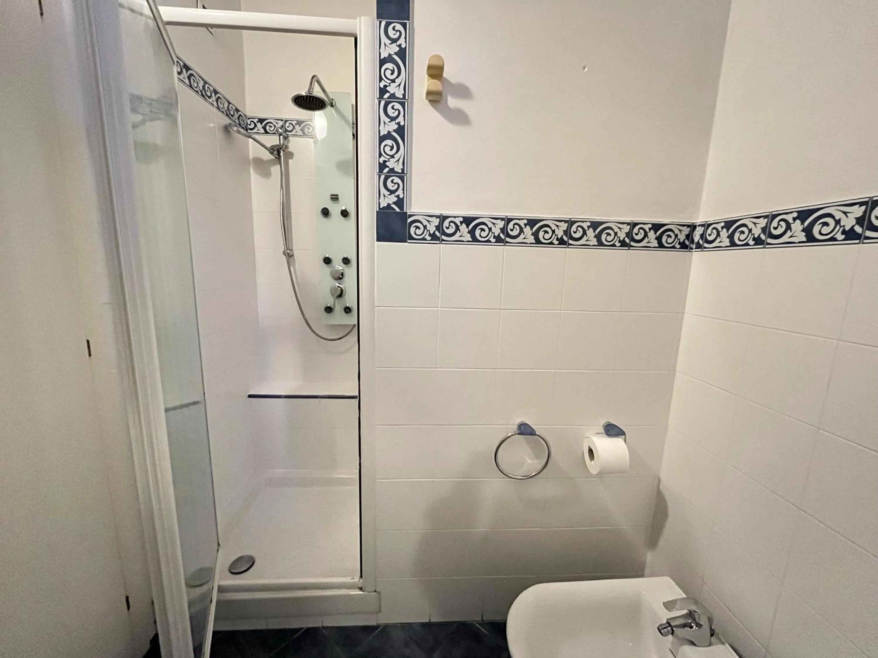 Shower in Al Tuscany