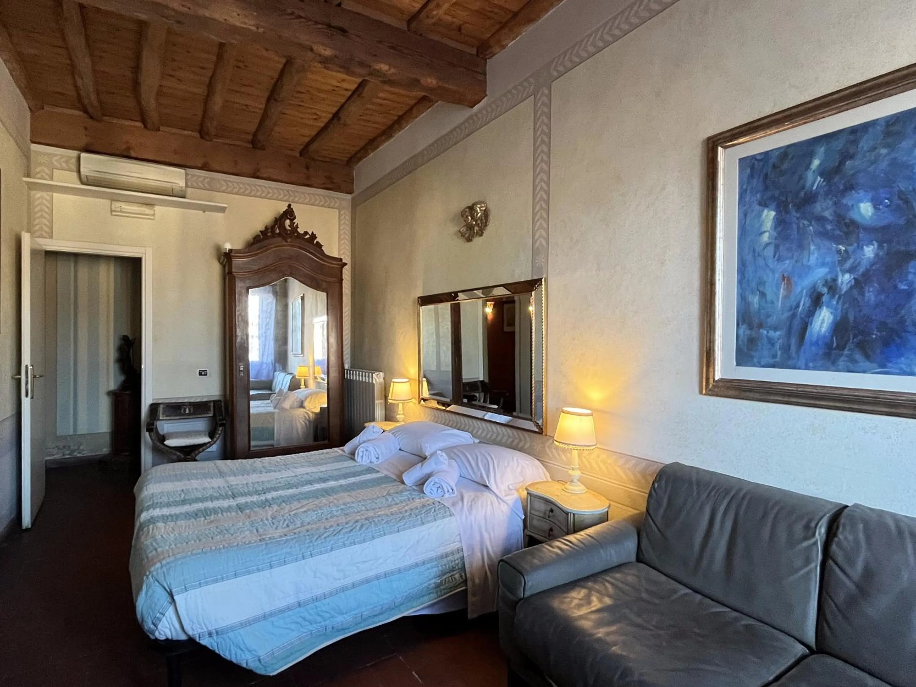 Photo of the whole room, Bed in Al Tuscany