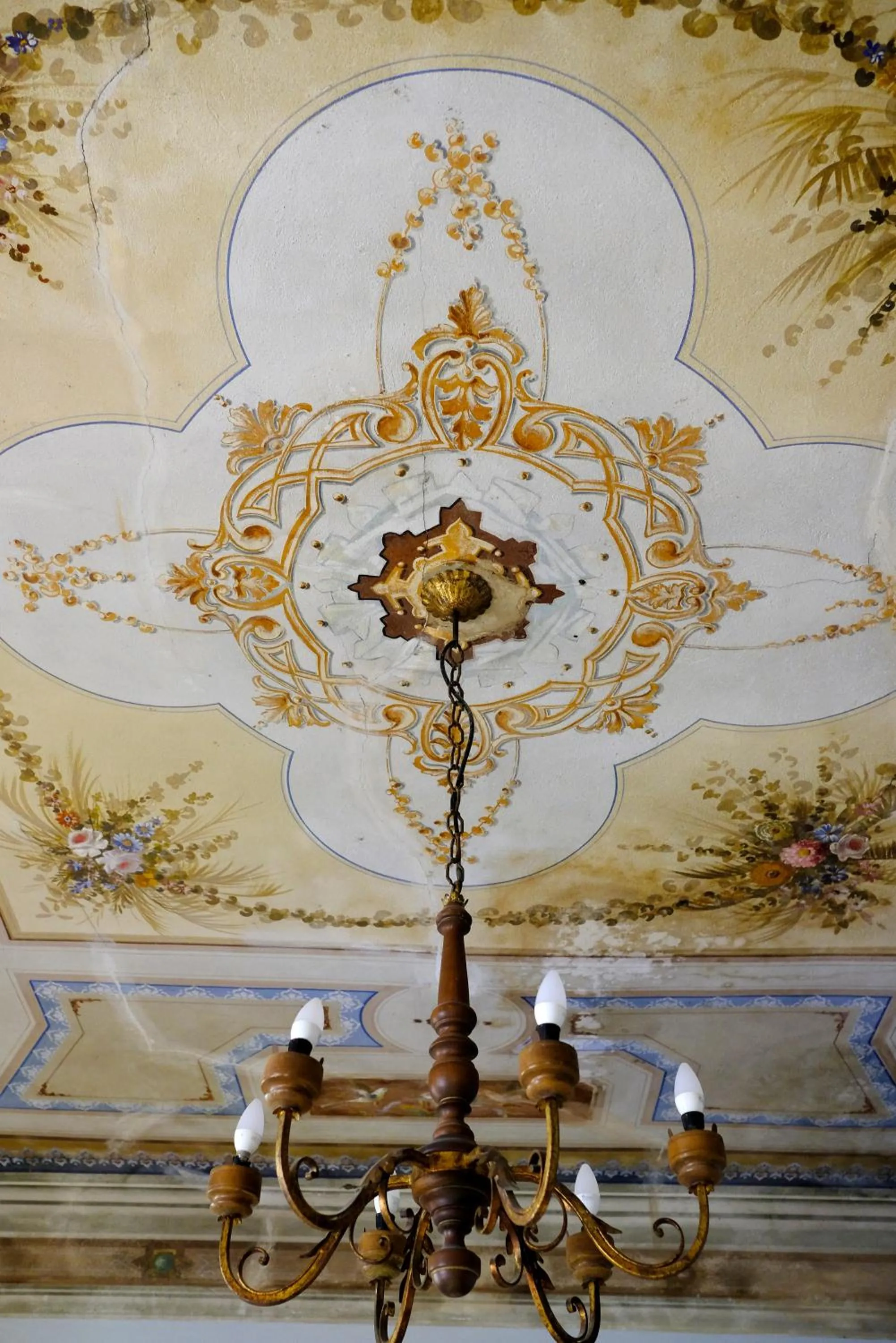 Property building in Al Tuscany