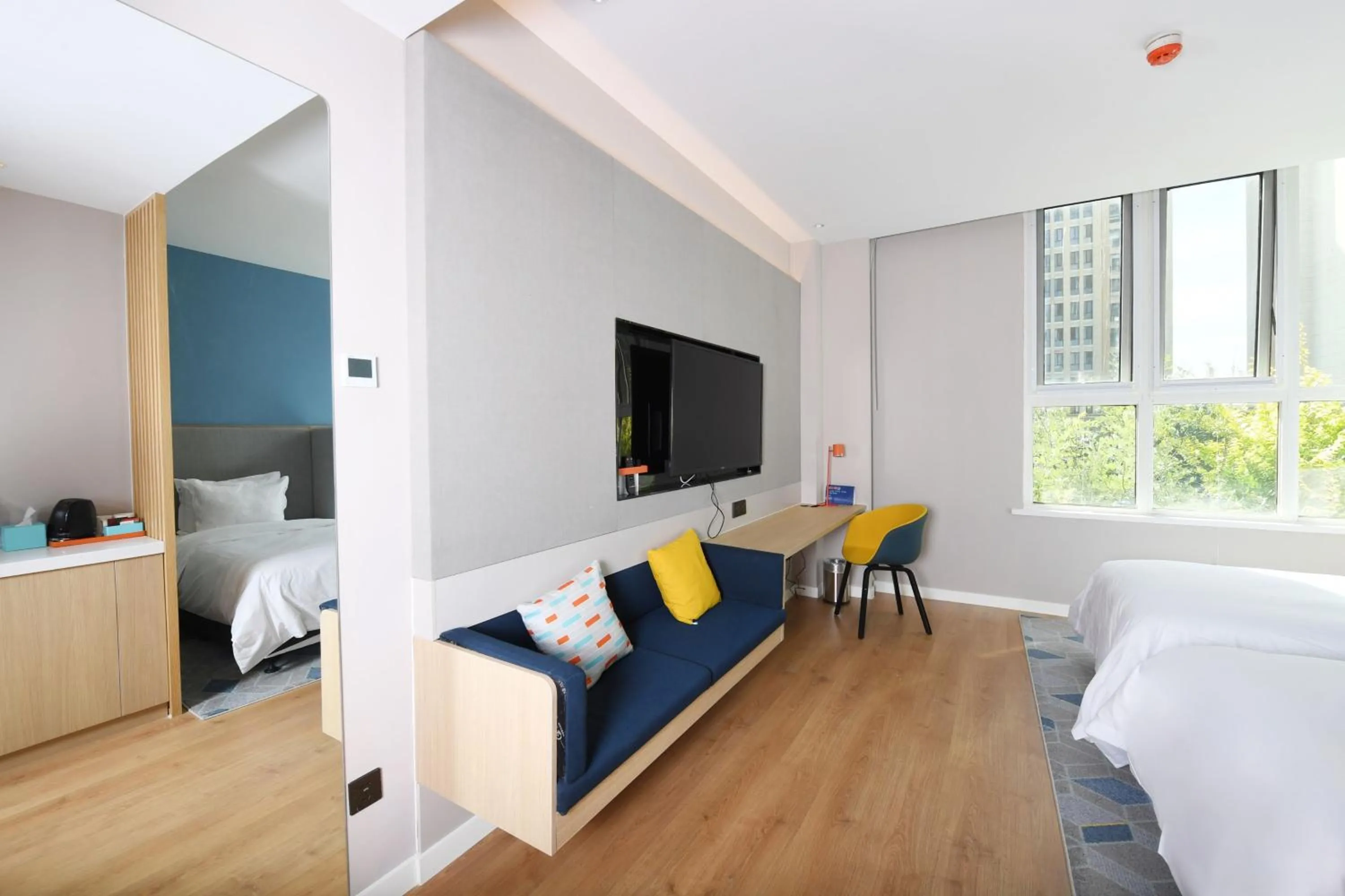 Photo of the whole room, Bed in Holiday Inn Express Tianjin Binhai by IHG