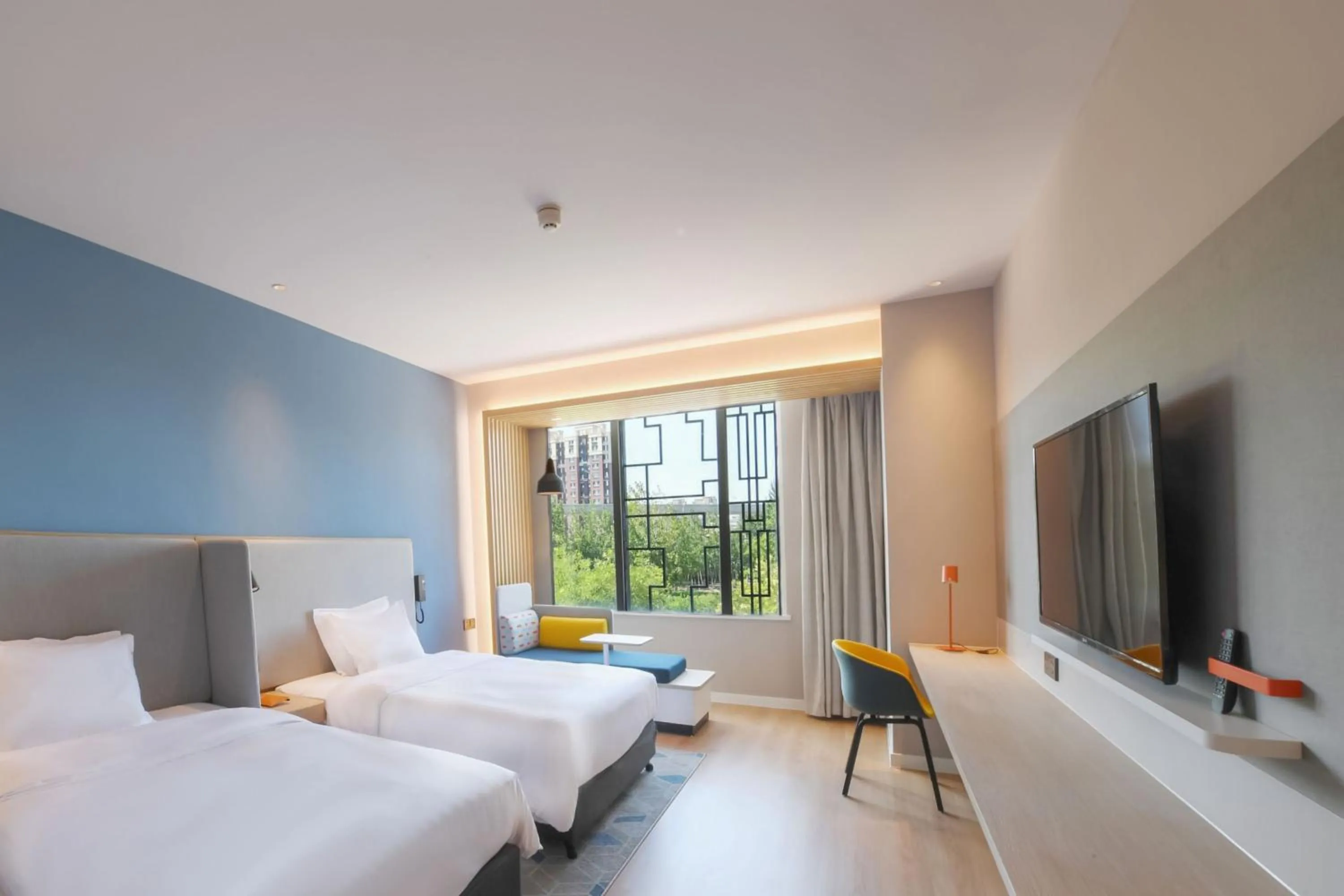 Photo of the whole room, Bed in Holiday Inn Express Tianjin Binhai by IHG