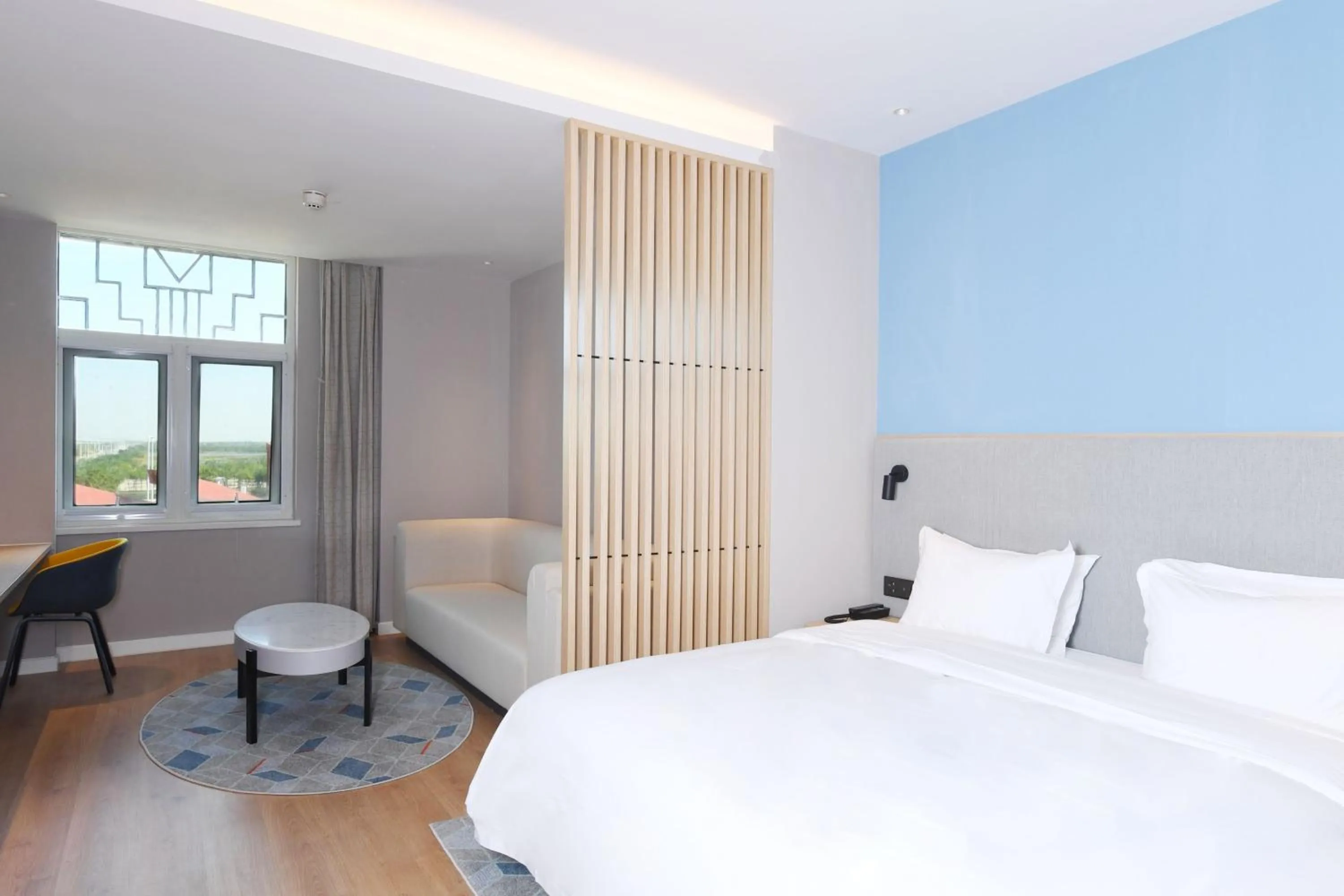 Photo of the whole room, Bed in Holiday Inn Express Tianjin Binhai by IHG