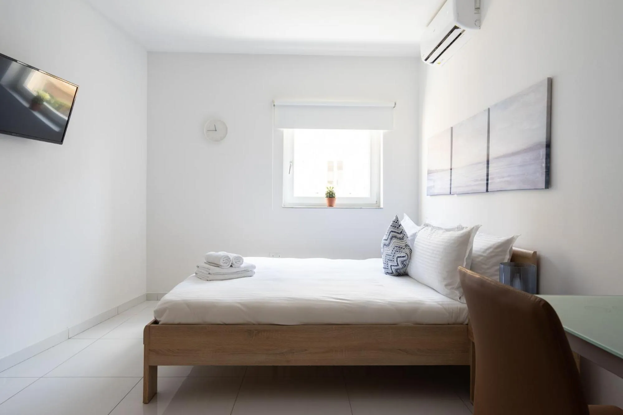 Bed in Marina Studios