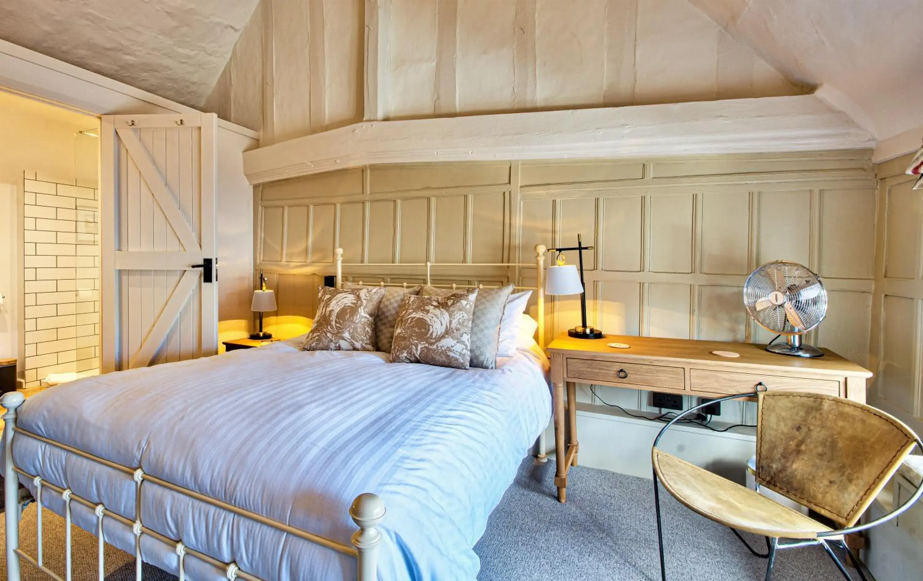 Deluxe King Room in The Woolpack Inn Deluxe King Room in The Woolpack Inn