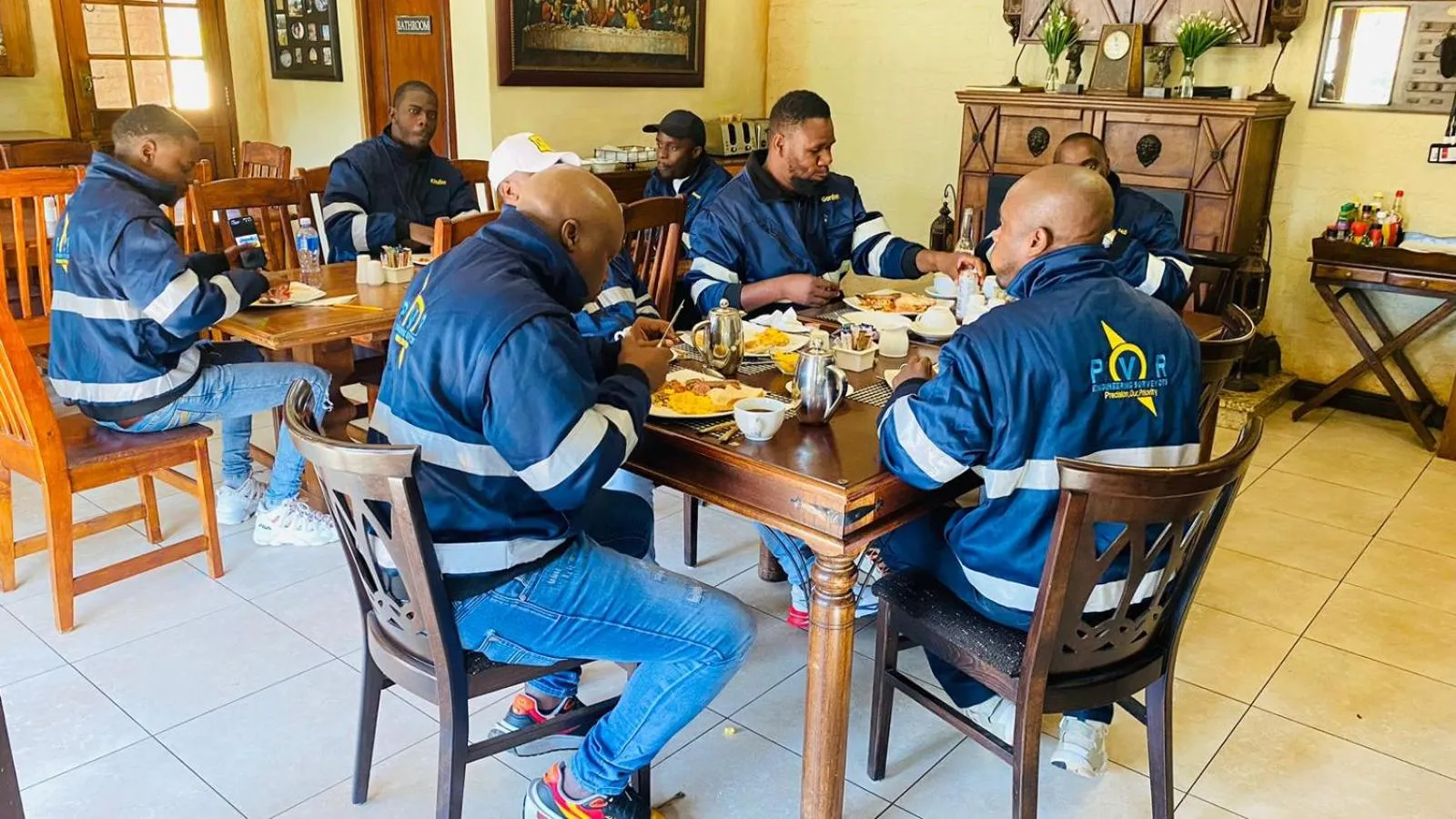 Restaurant/places to eat in Hotel Nomad Belvedere Lodge