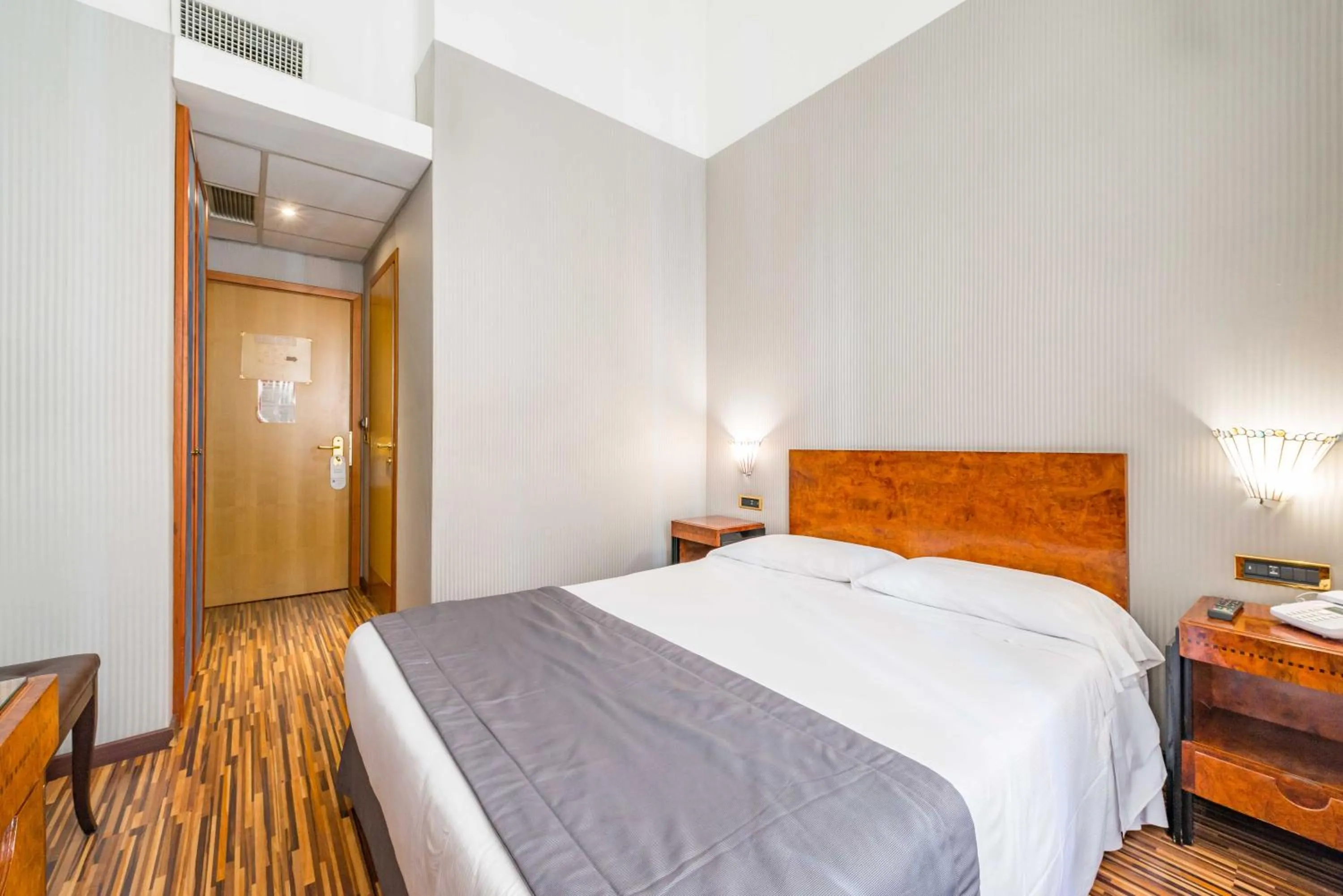 Photo of the whole room, Bed in Best Western Hotel Artdeco