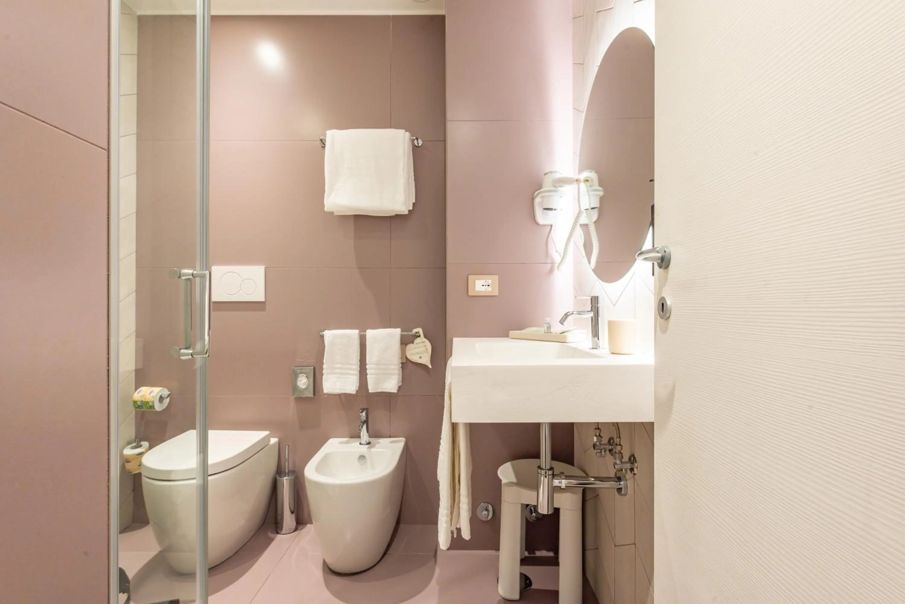 Bathroom in Best Western Hotel Artdeco