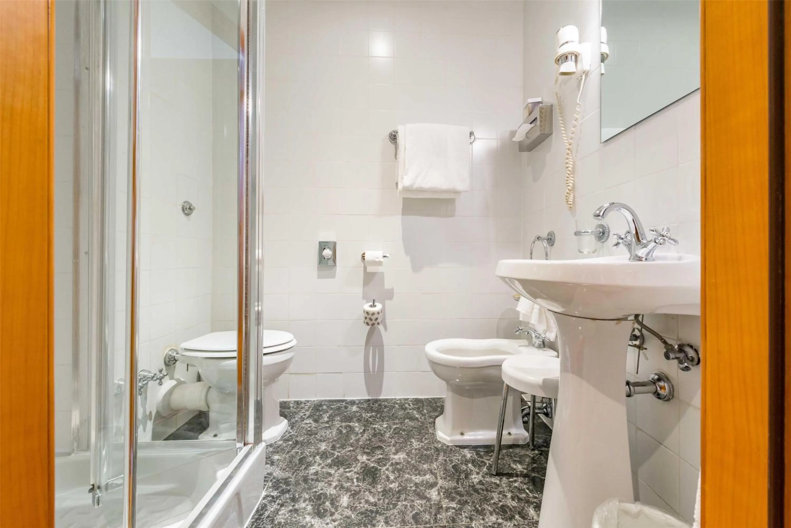 Bathroom in Best Western Hotel Artdeco