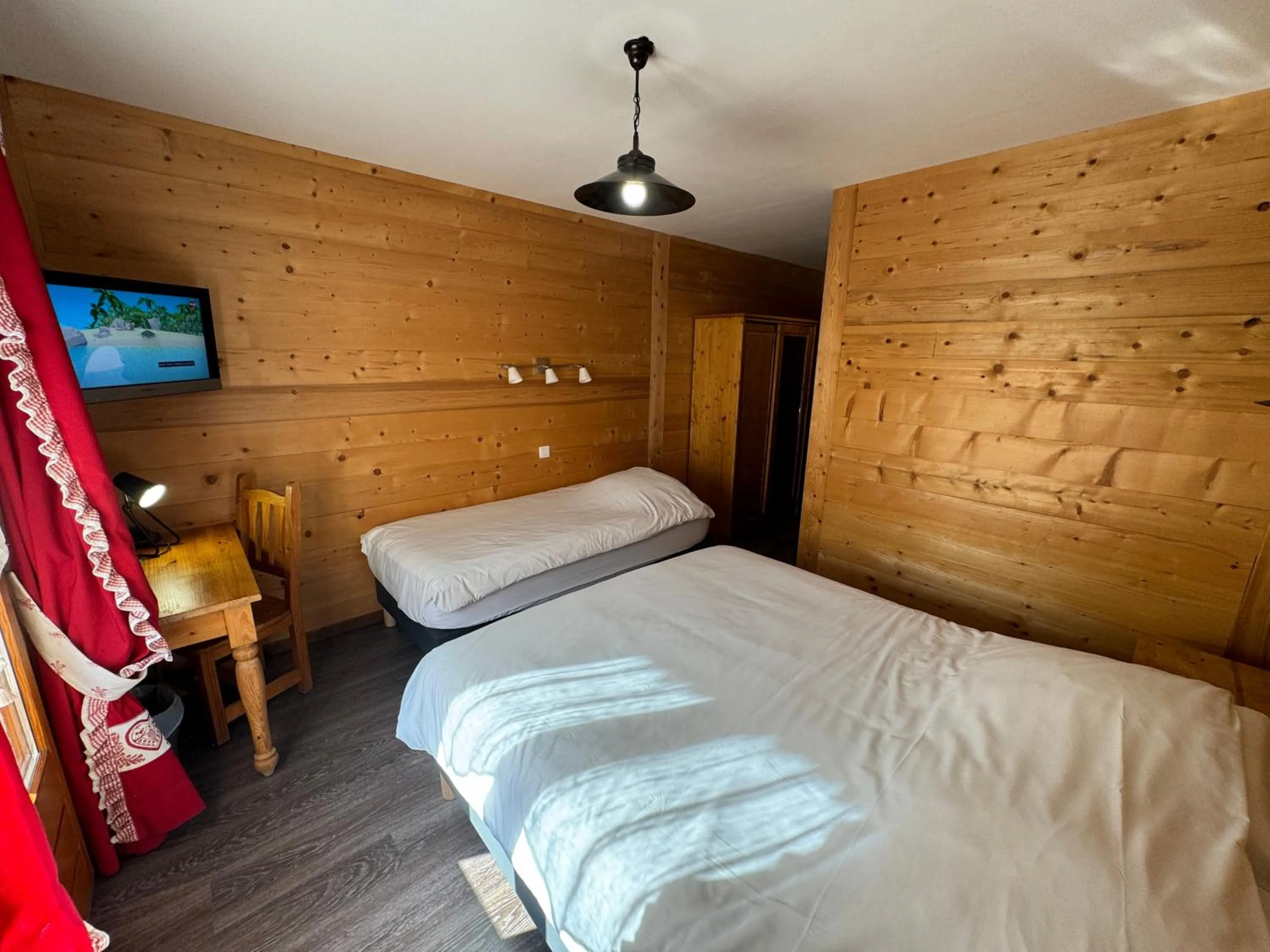 Photo of the whole room, Bed in Le Schuss