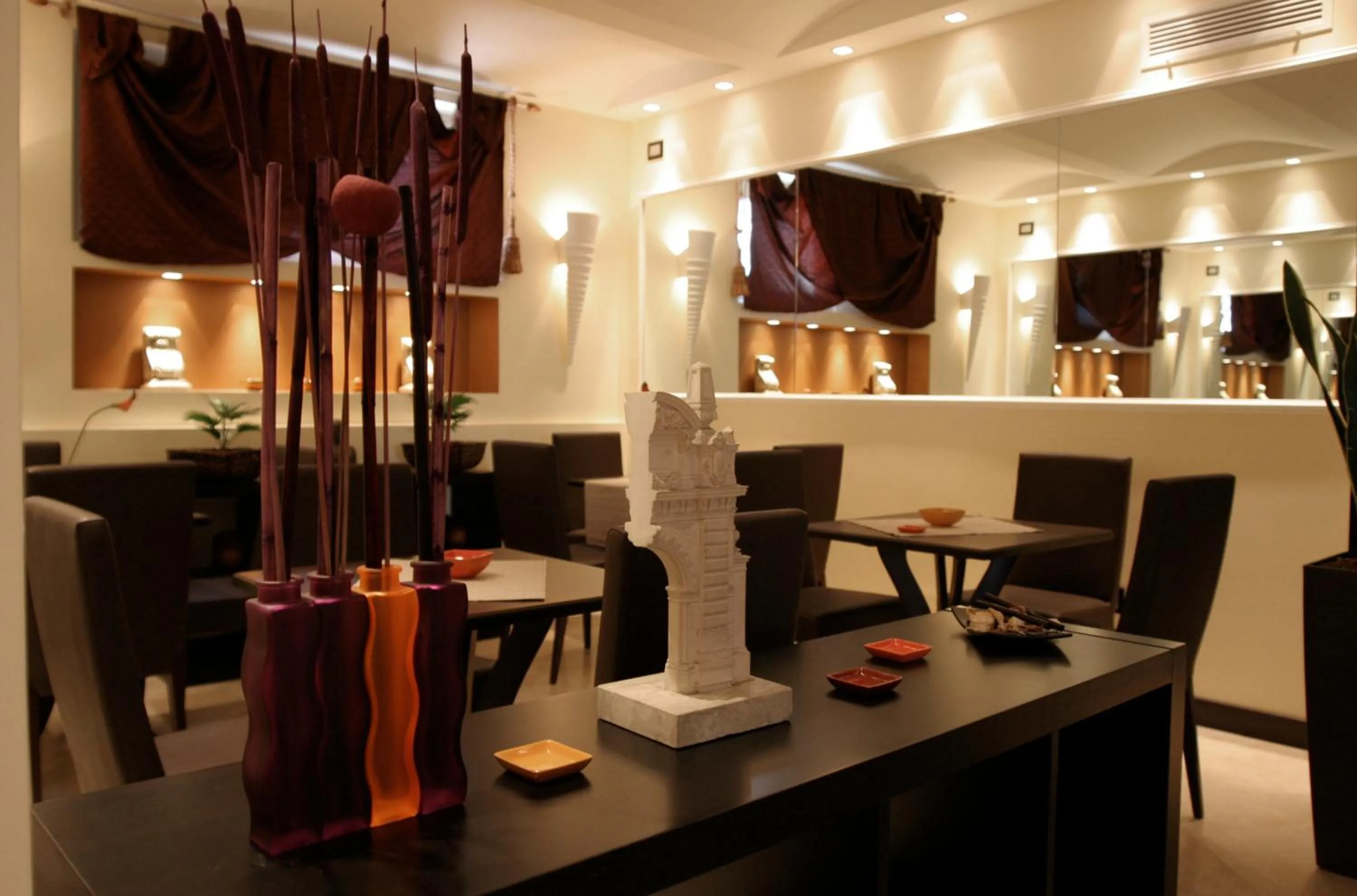 Restaurant/places to eat in Hotel Latinum