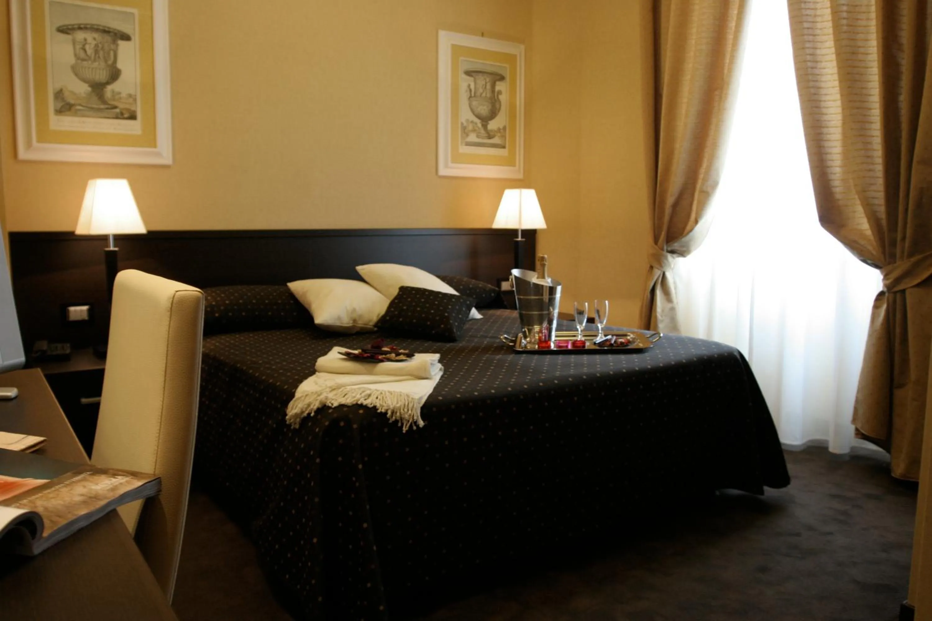 Bed in Hotel Latinum