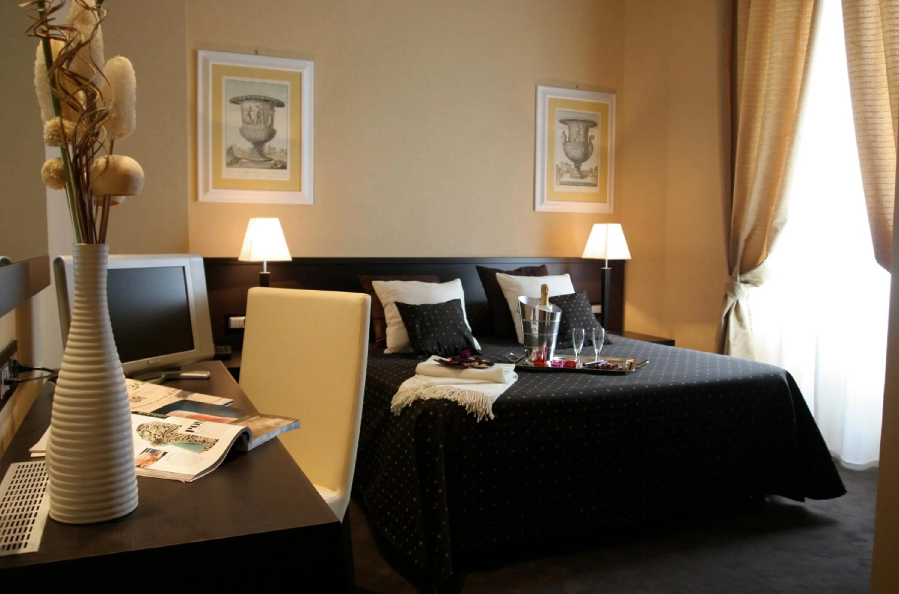 Bed in Hotel Latinum