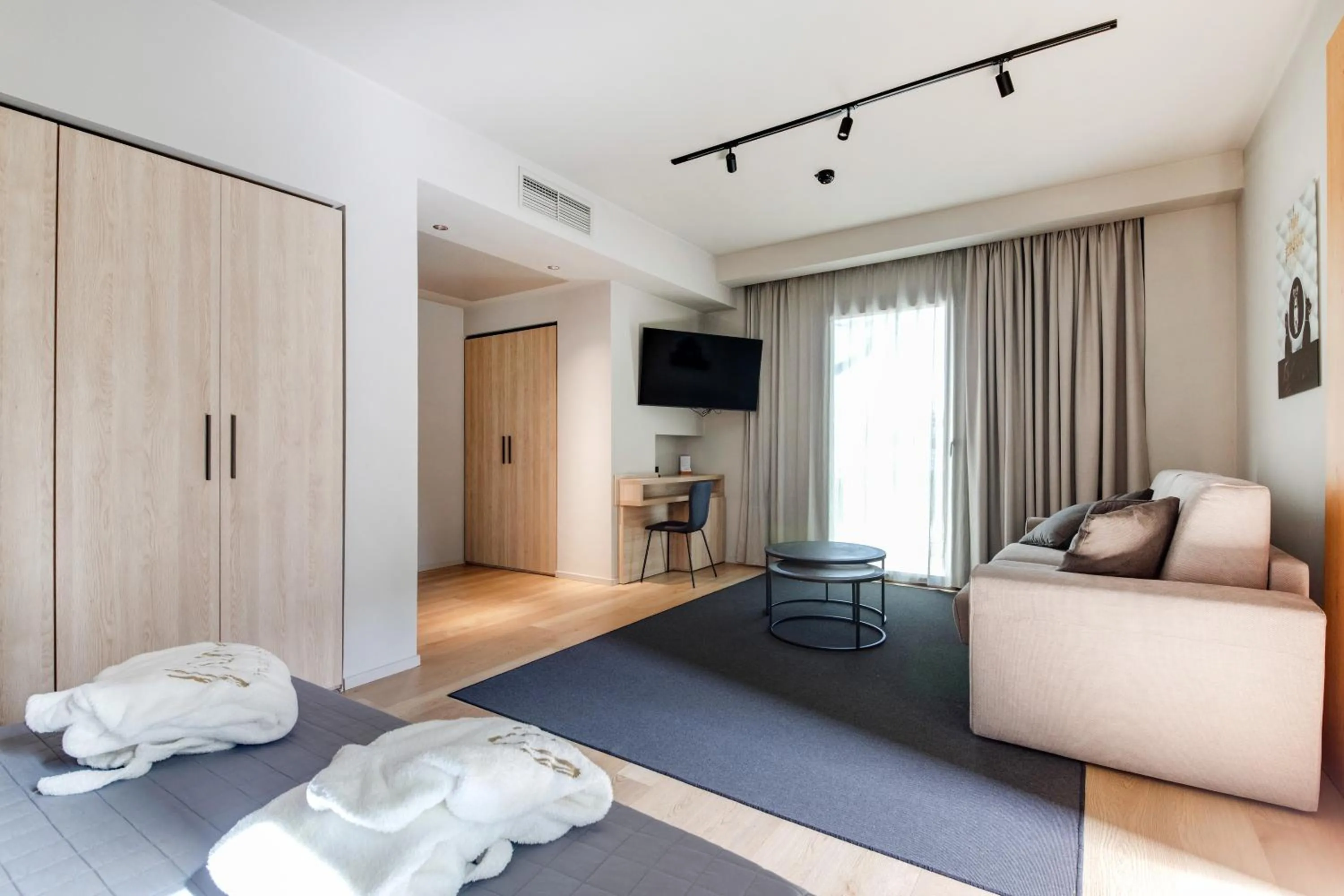 Photo of the whole room, Bed in Mima Aparthotel Boutique & Spa