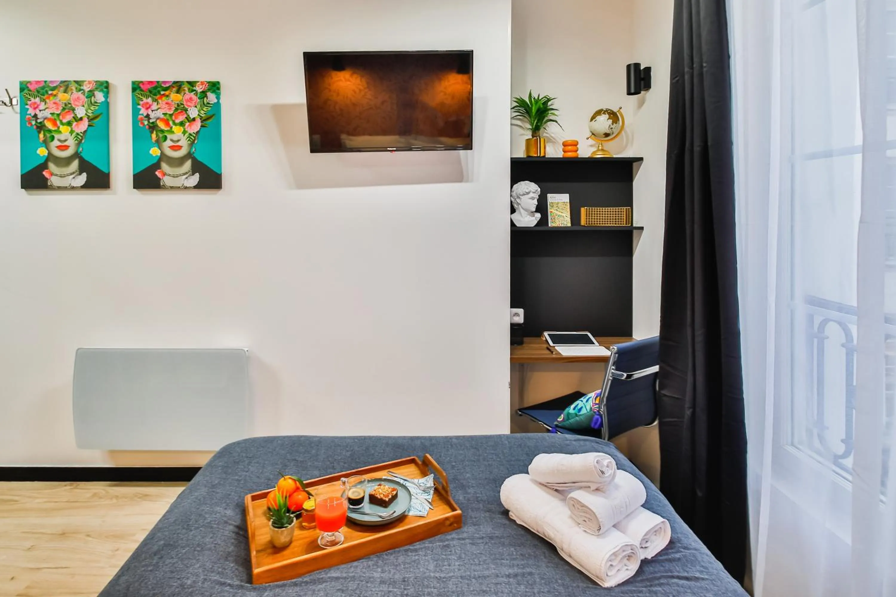 towels, Bed in WS Opéra - Laffitte