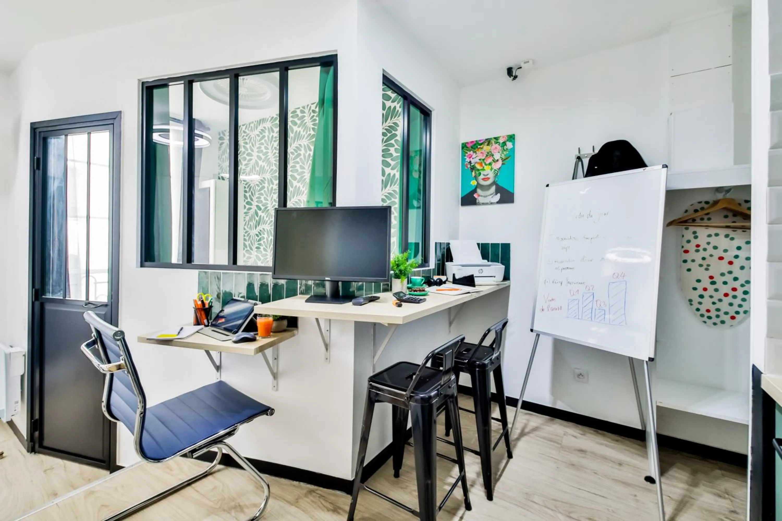 Seating area, Bed in WS Opéra - Laffitte