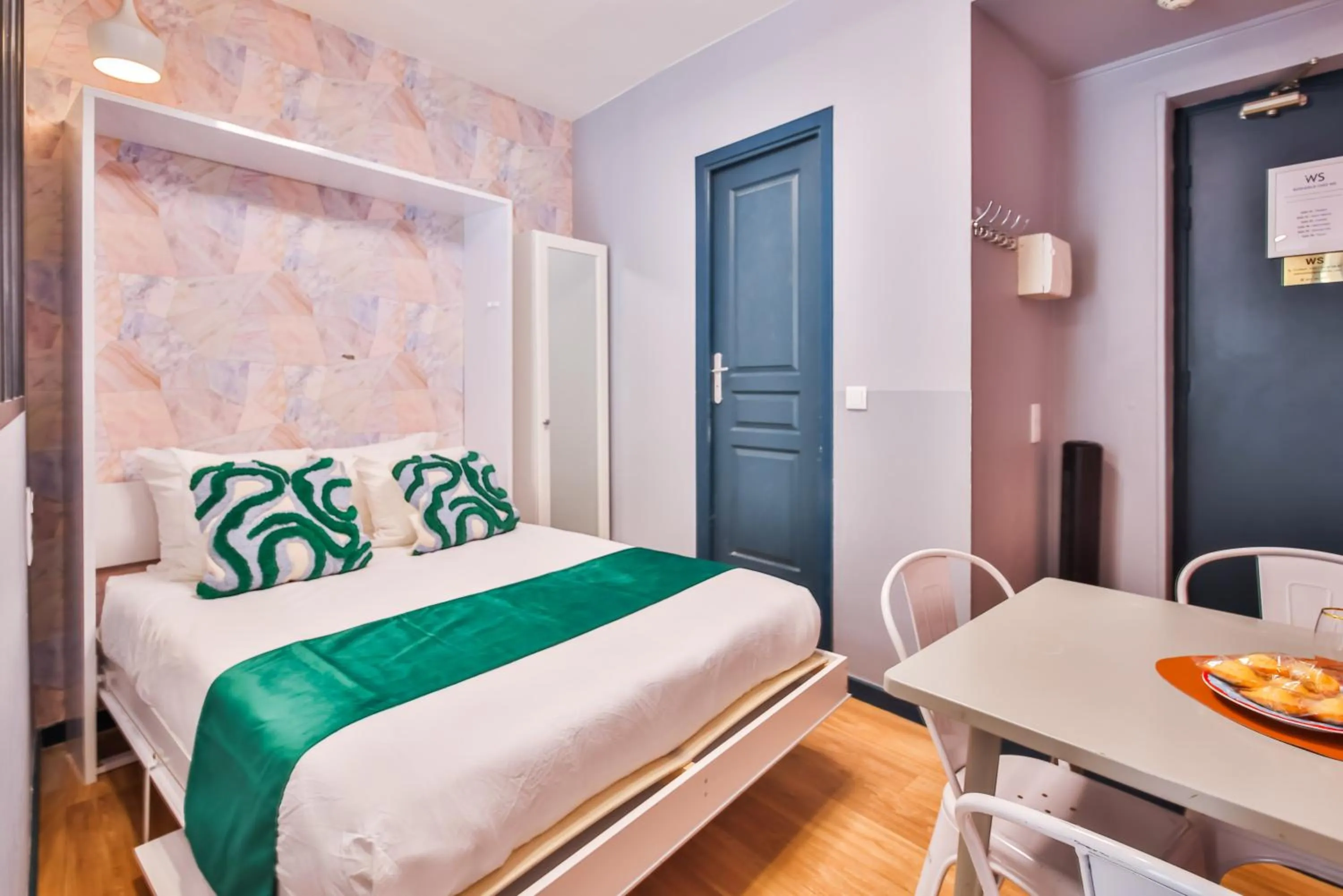 Photo of the whole room, Bed in WS Opéra - Laffitte