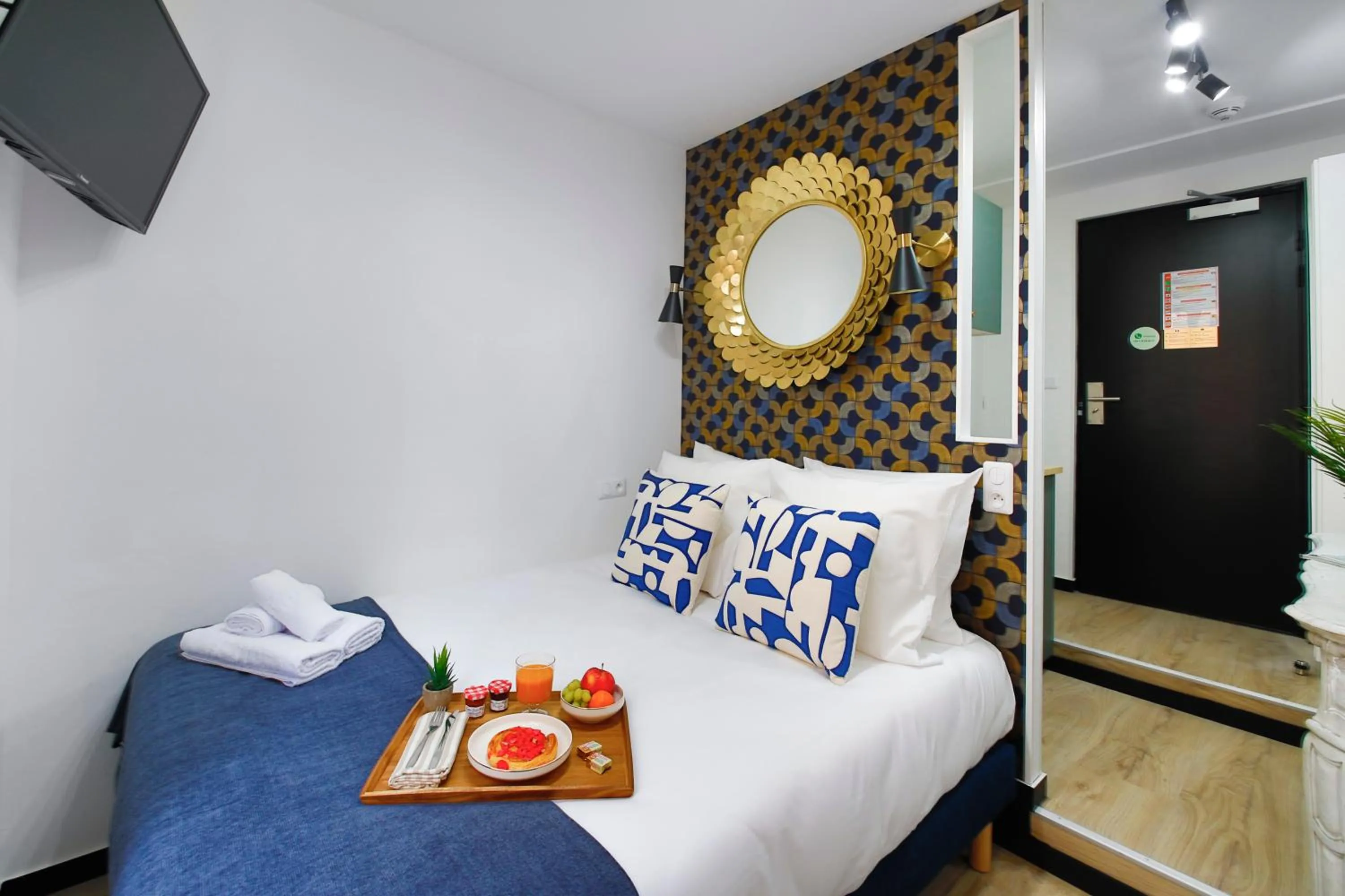 Photo of the whole room, Bed in WS Opéra - Laffitte