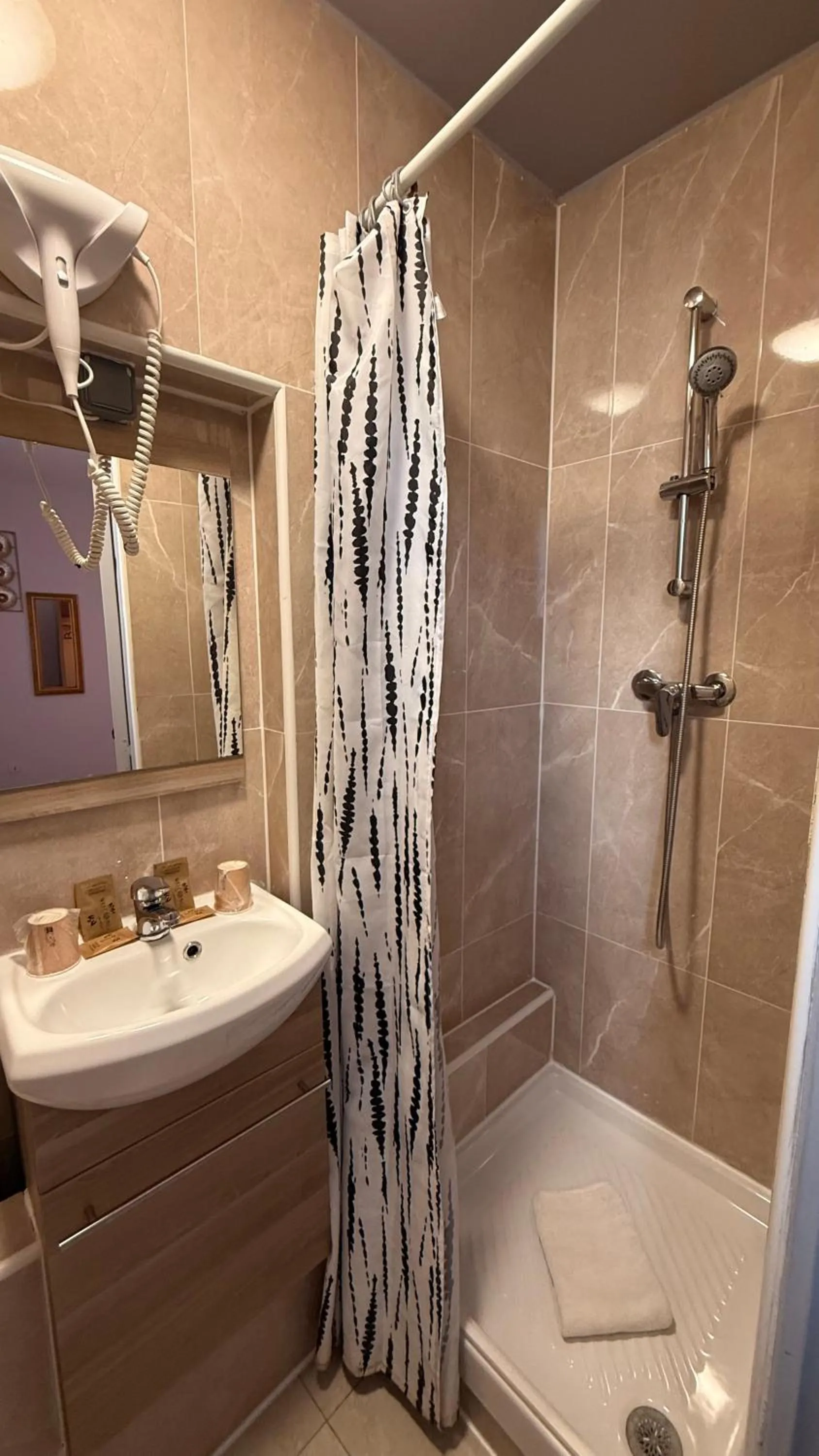 Shower in Hôtel de Choisy