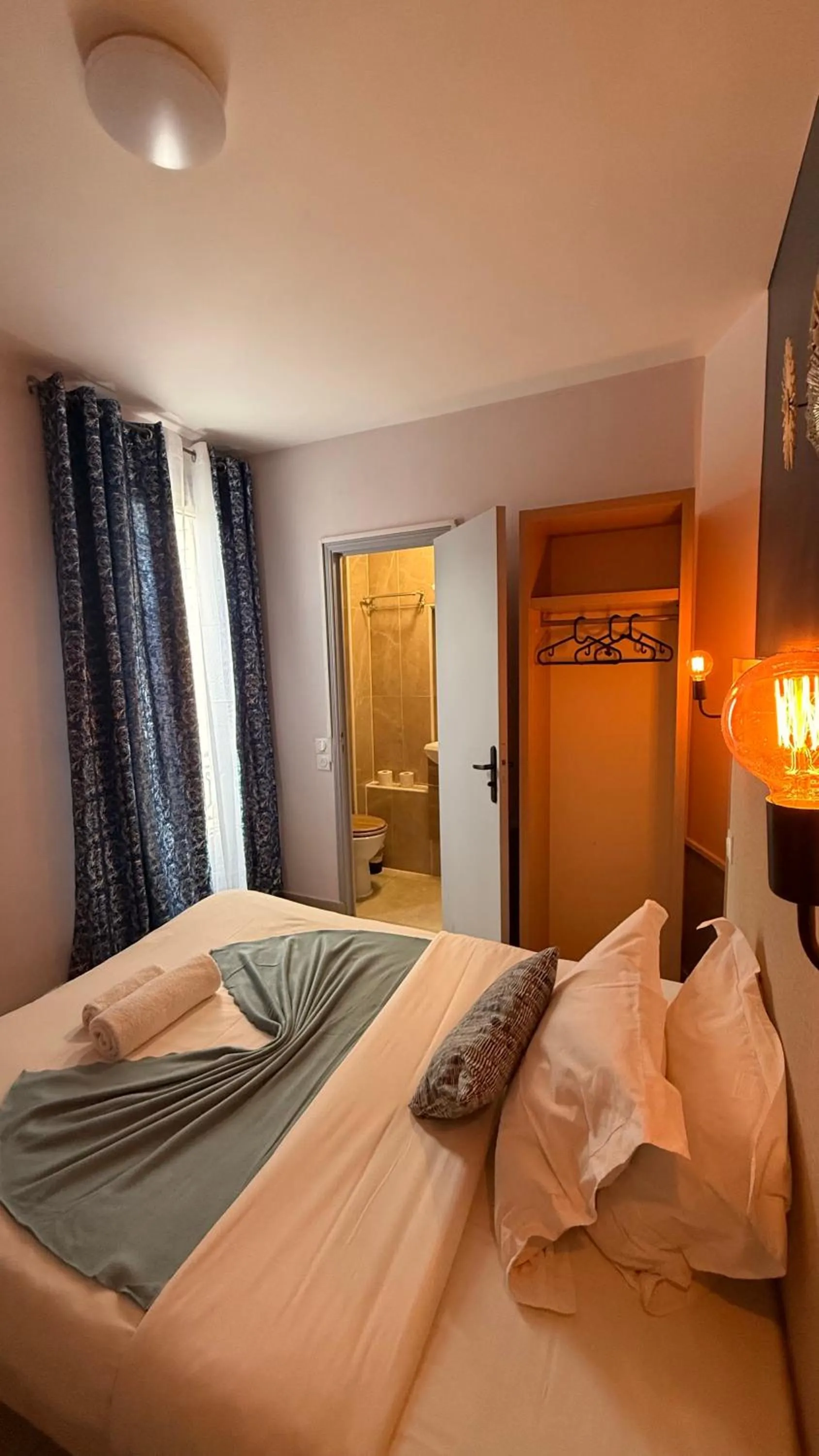 Bed in Hôtel de Choisy