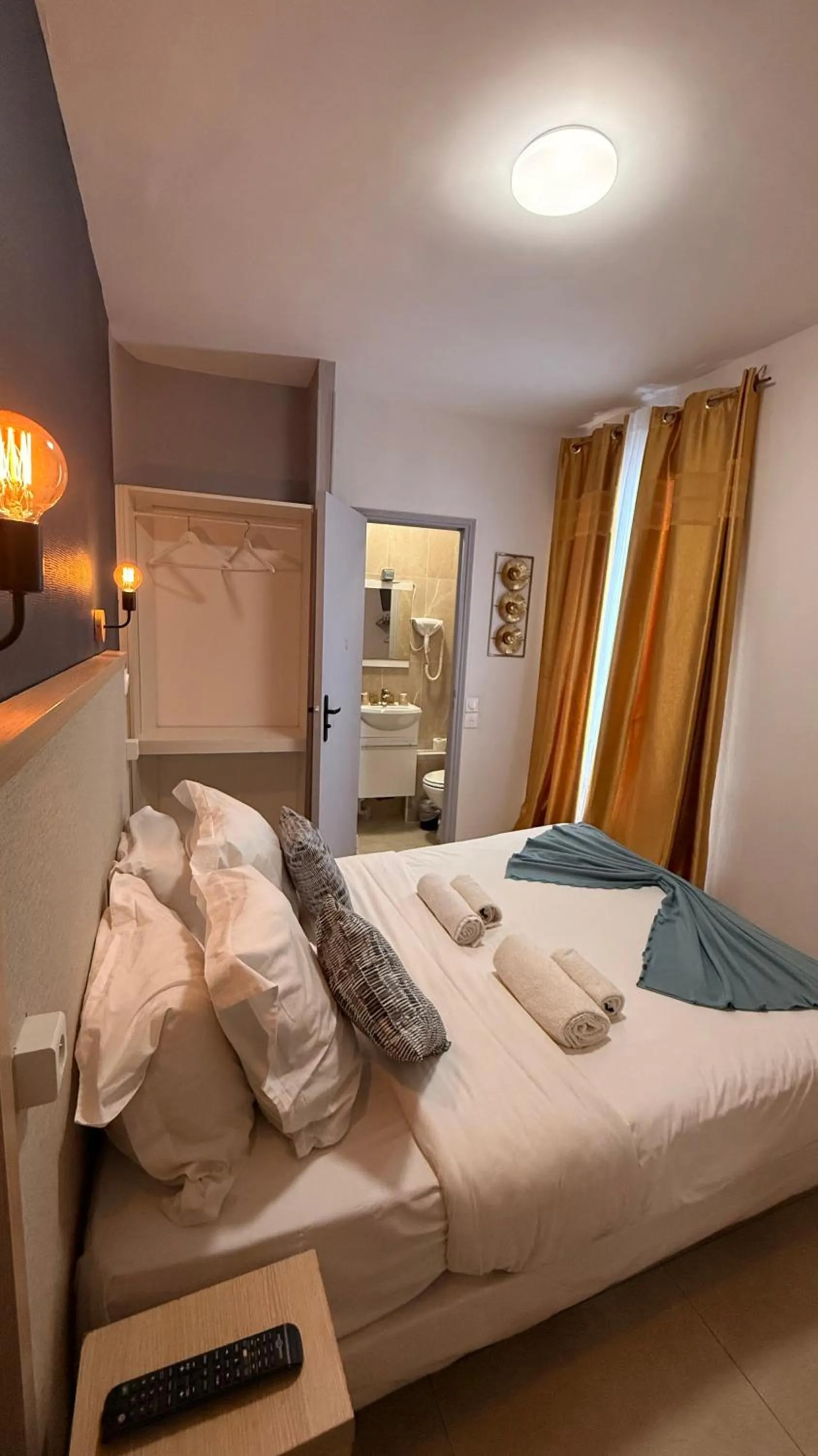 Bed in Hôtel de Choisy