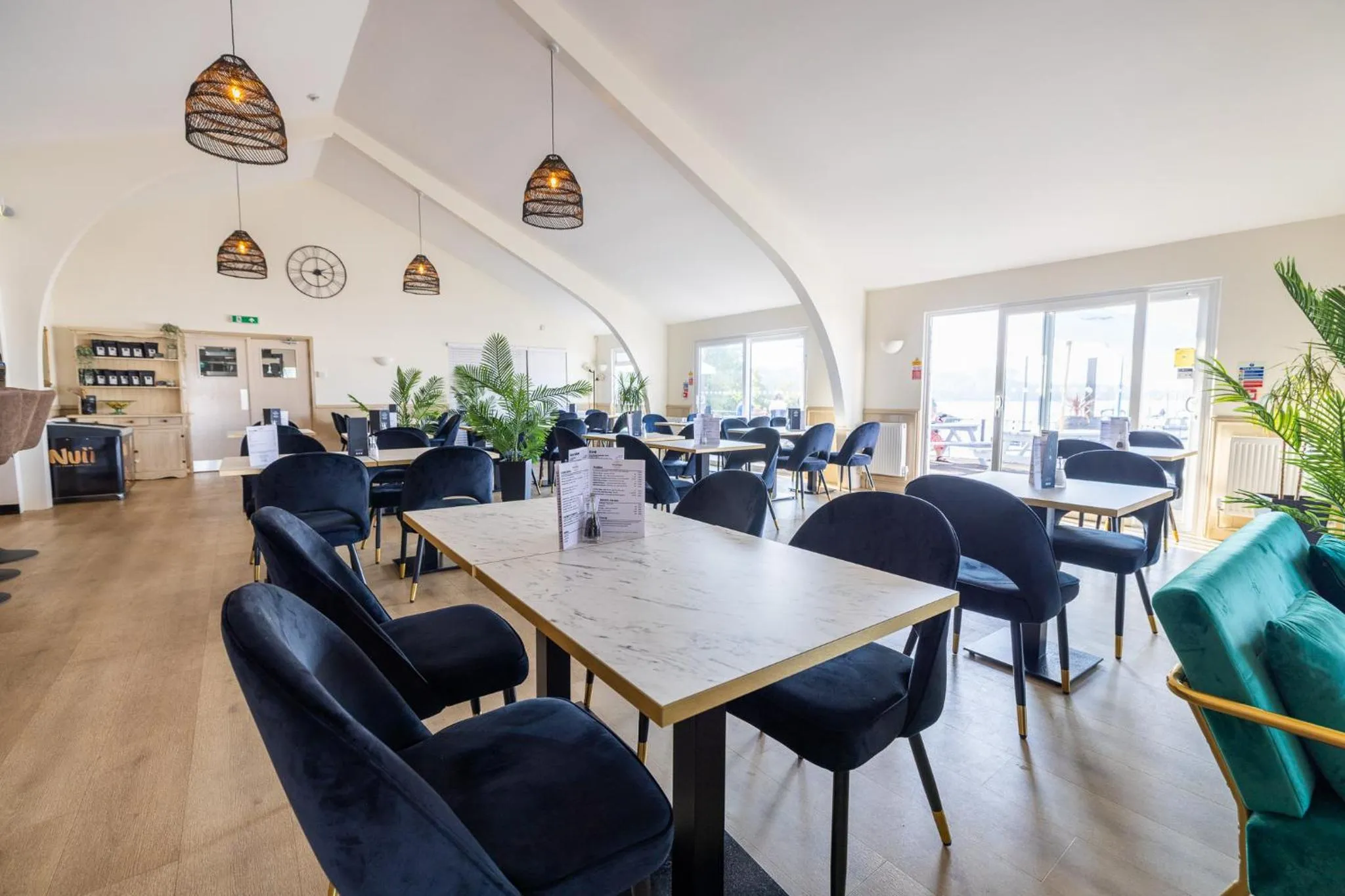 Restaurant/places to eat in Woolverstone Marina and Lodge Park