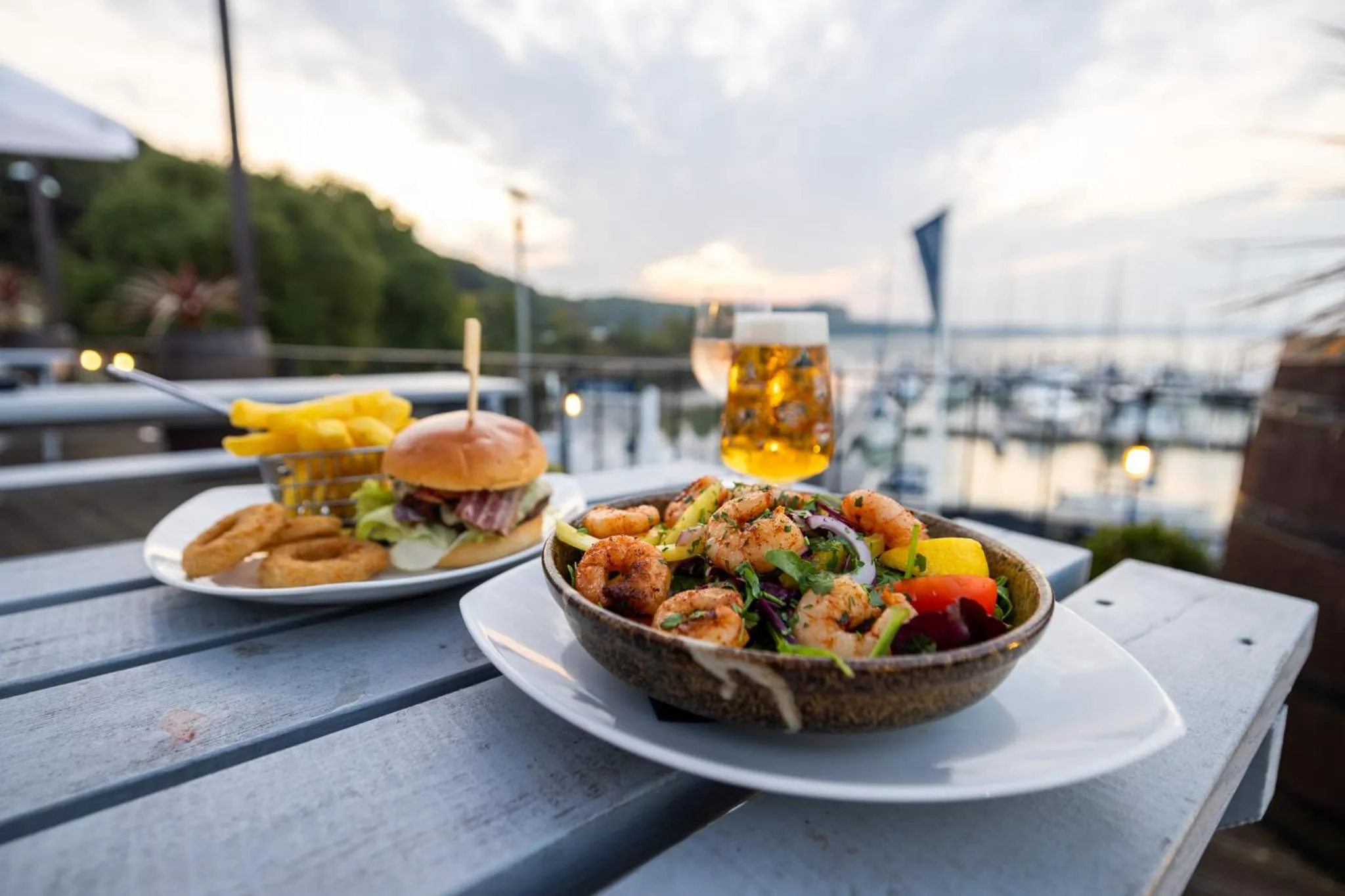 Restaurant/places to eat in Woolverstone Marina and Lodge Park