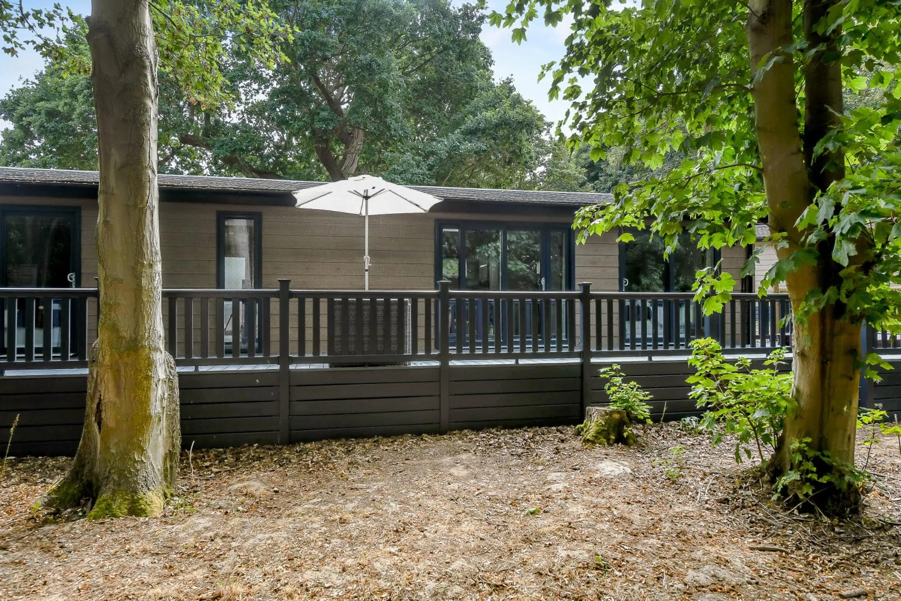 Property building in Woolverstone Marina and Lodge Park