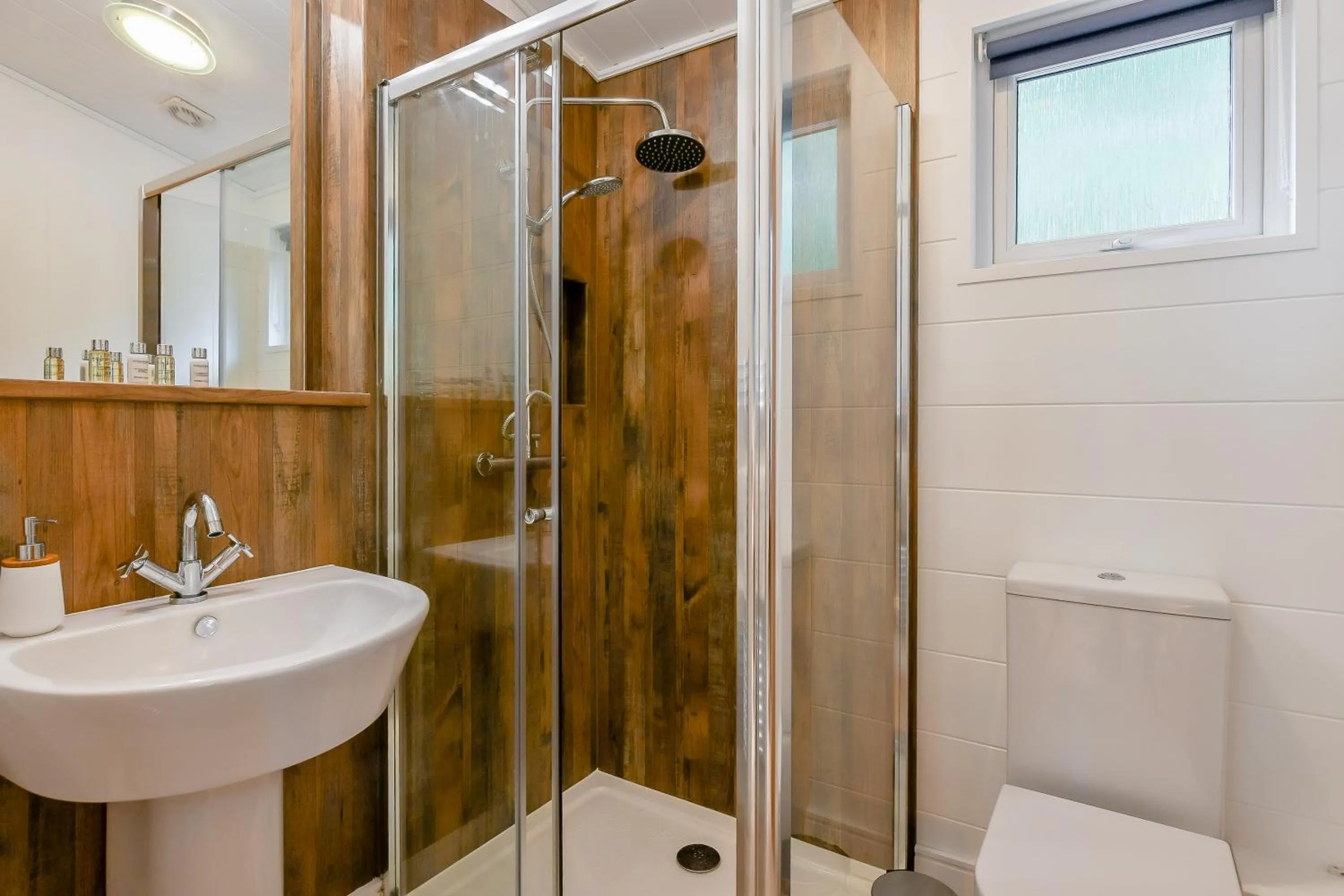 Shower in Woolverstone Marina and Lodge Park