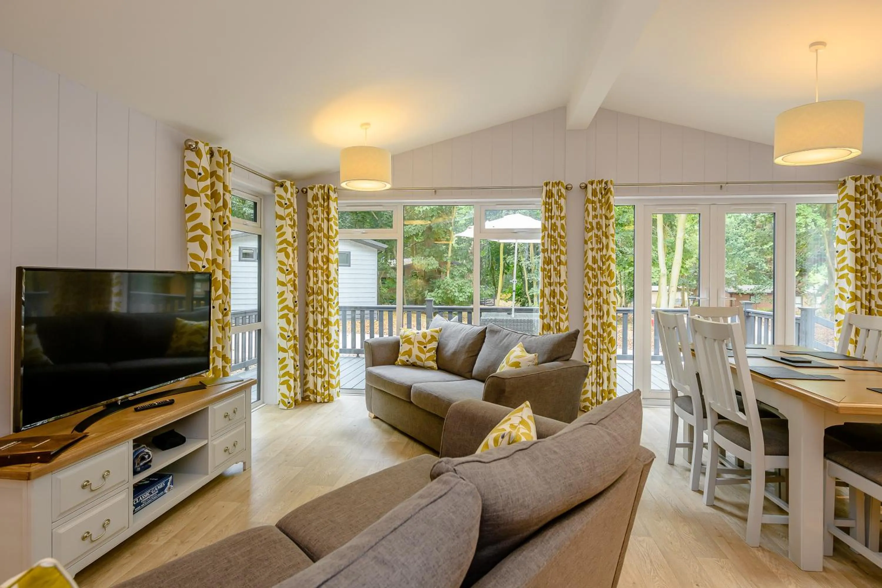 TV and multimedia in Woolverstone Marina and Lodge Park