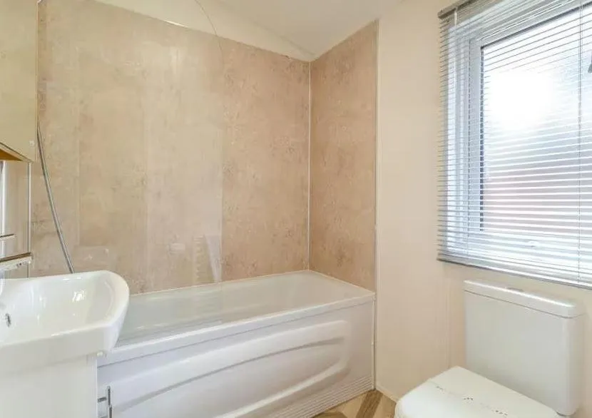 Bathroom in Woolverstone Marina and Lodge Park