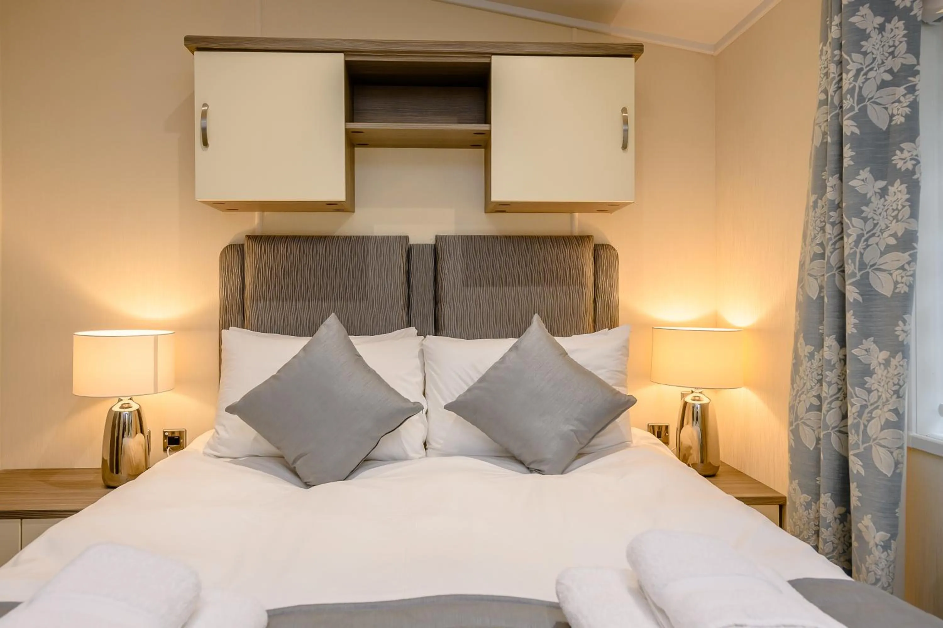 Bedroom, Bed in Woolverstone Marina and Lodge Park