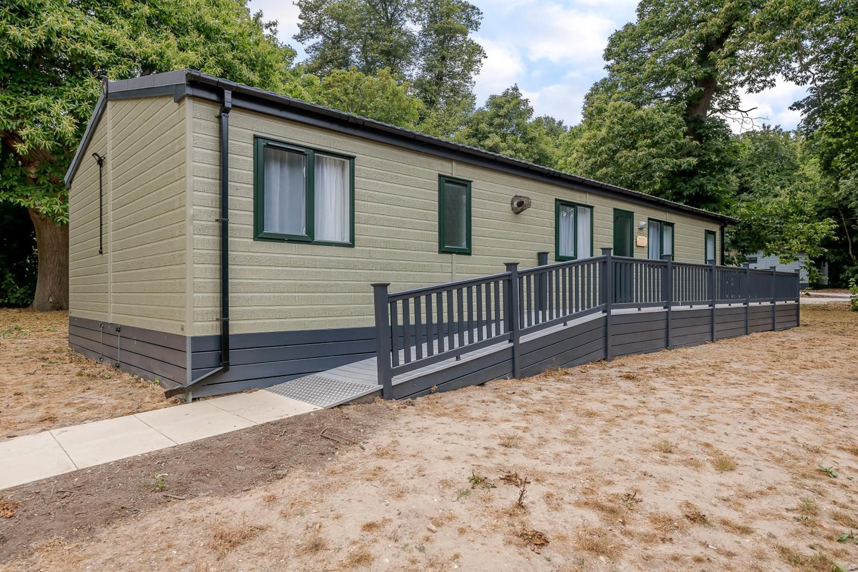 Property building in Woolverstone Marina and Lodge Park