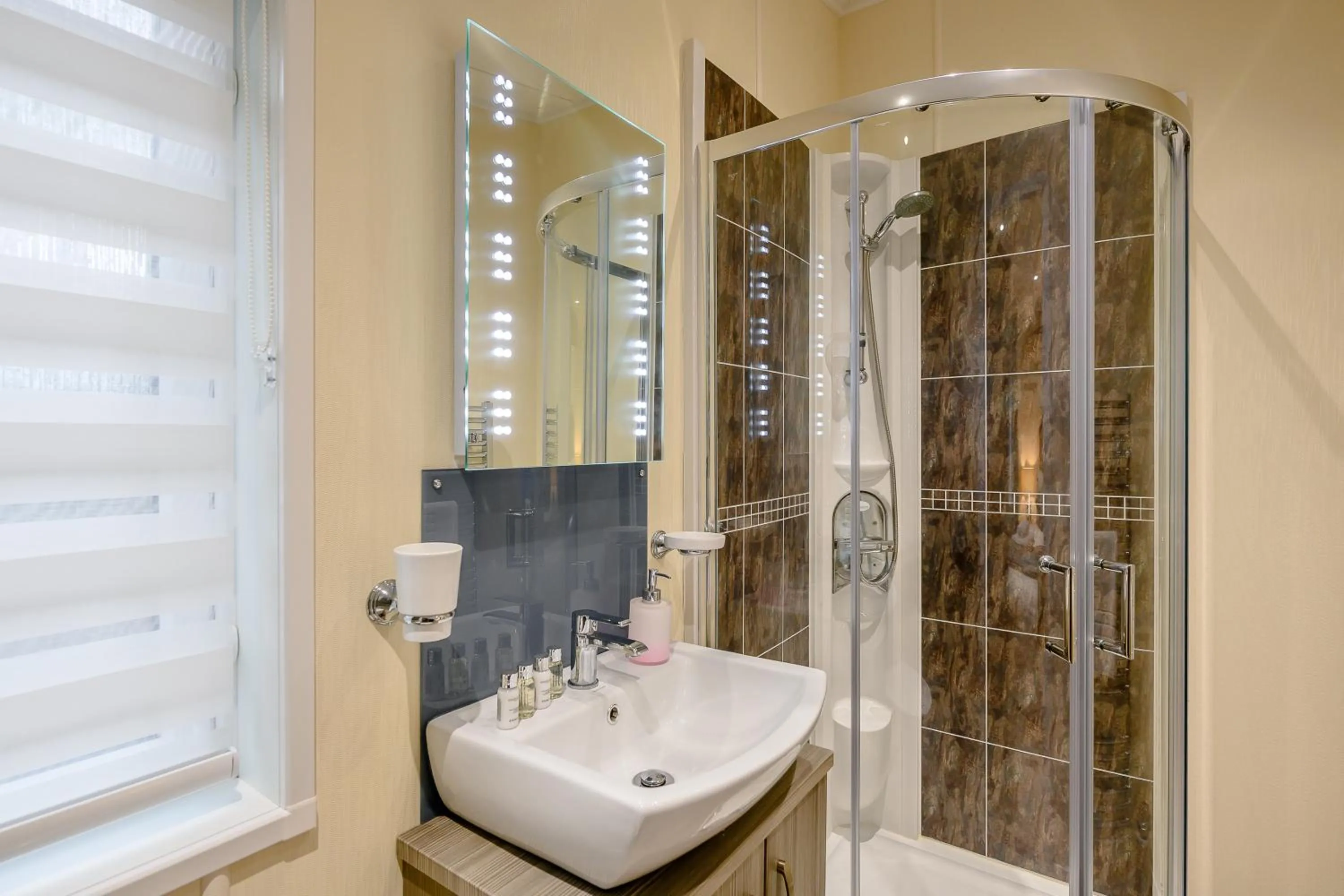 Shower in Woolverstone Marina and Lodge Park