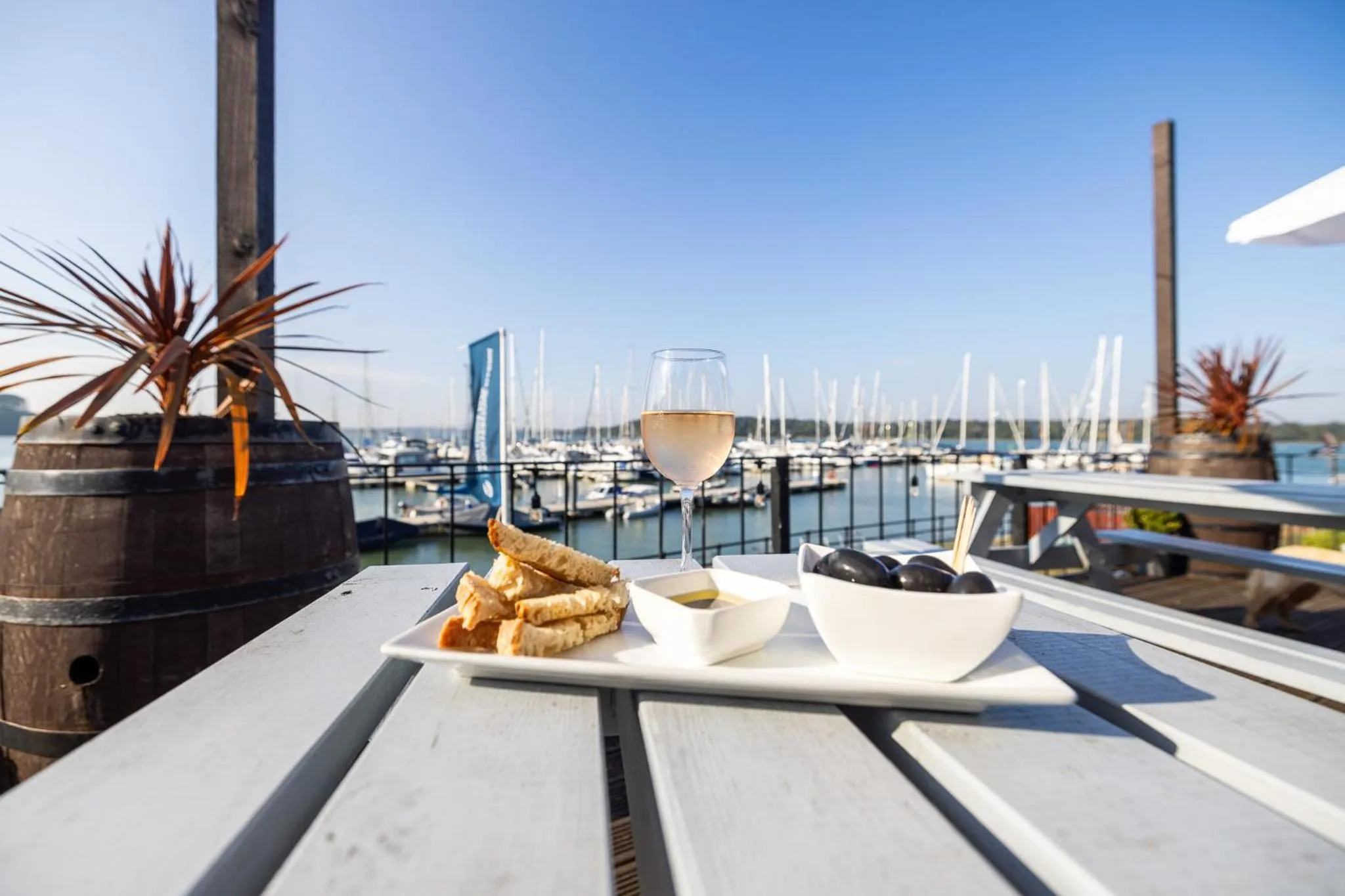 Restaurant/places to eat in Woolverstone Marina and Lodge Park